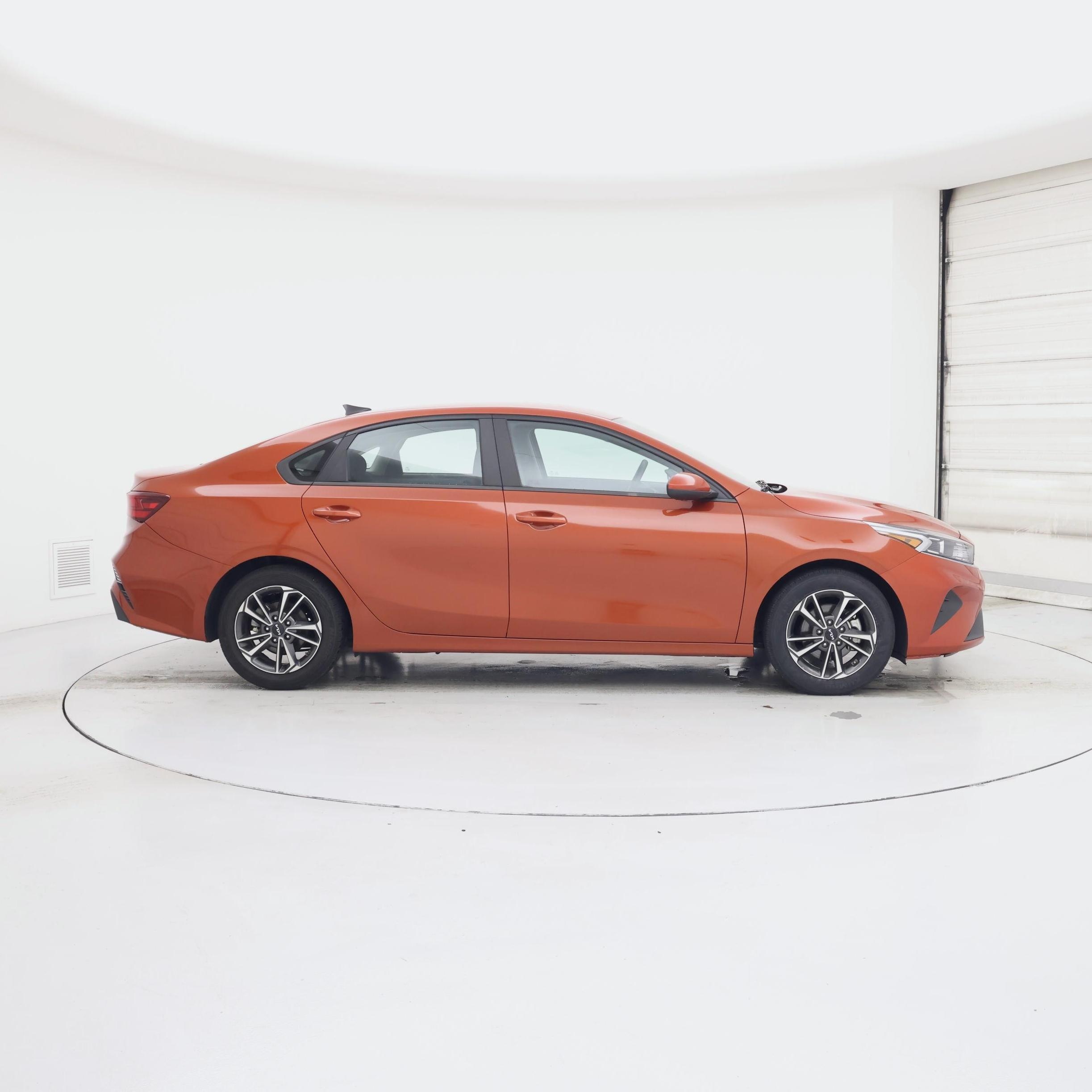 Thumbnail: 2022 Kia Forte - 7