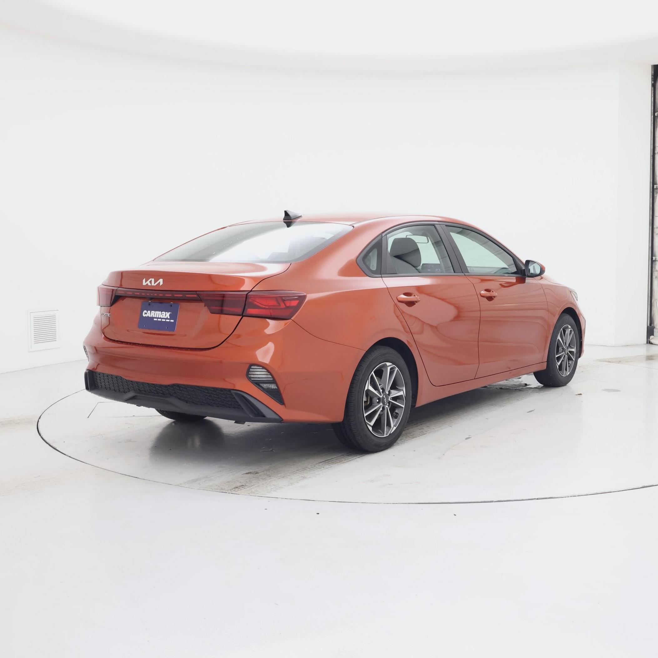 Thumbnail: 2022 Kia Forte - 8