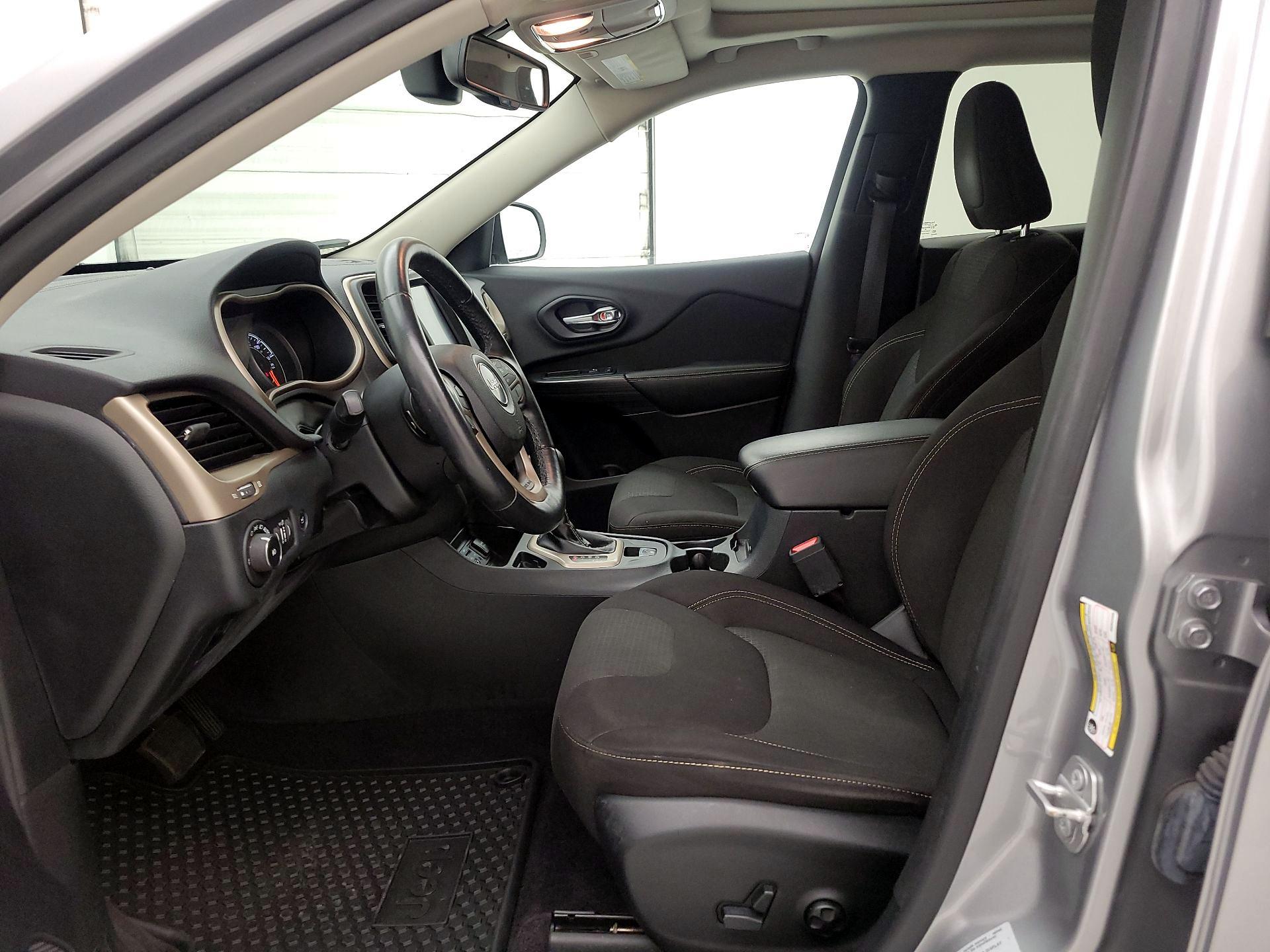 Thumbnail: 2016 Jeep Cherokee - 11