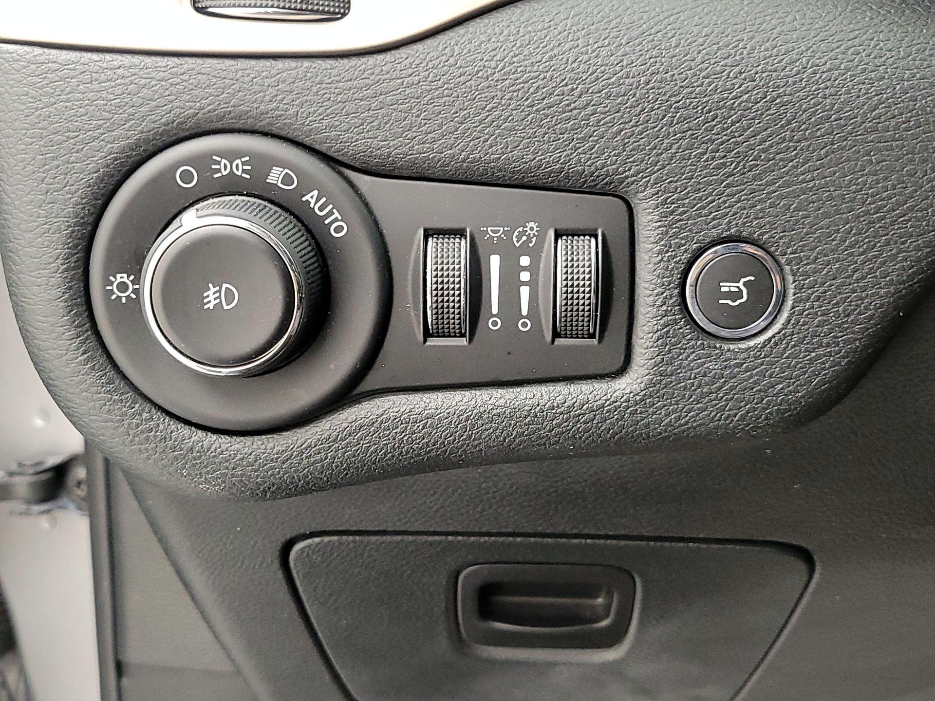 Thumbnail: 2016 Jeep Cherokee - 13