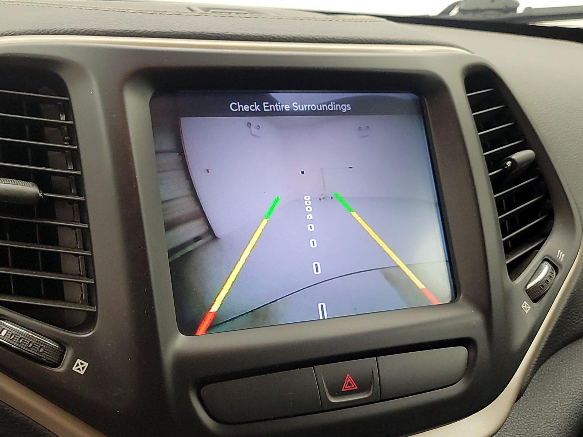 Thumbnail: 2016 Jeep Cherokee - 14