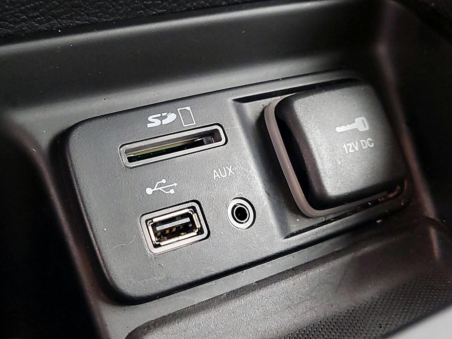 Thumbnail: 2016 Jeep Cherokee - 18