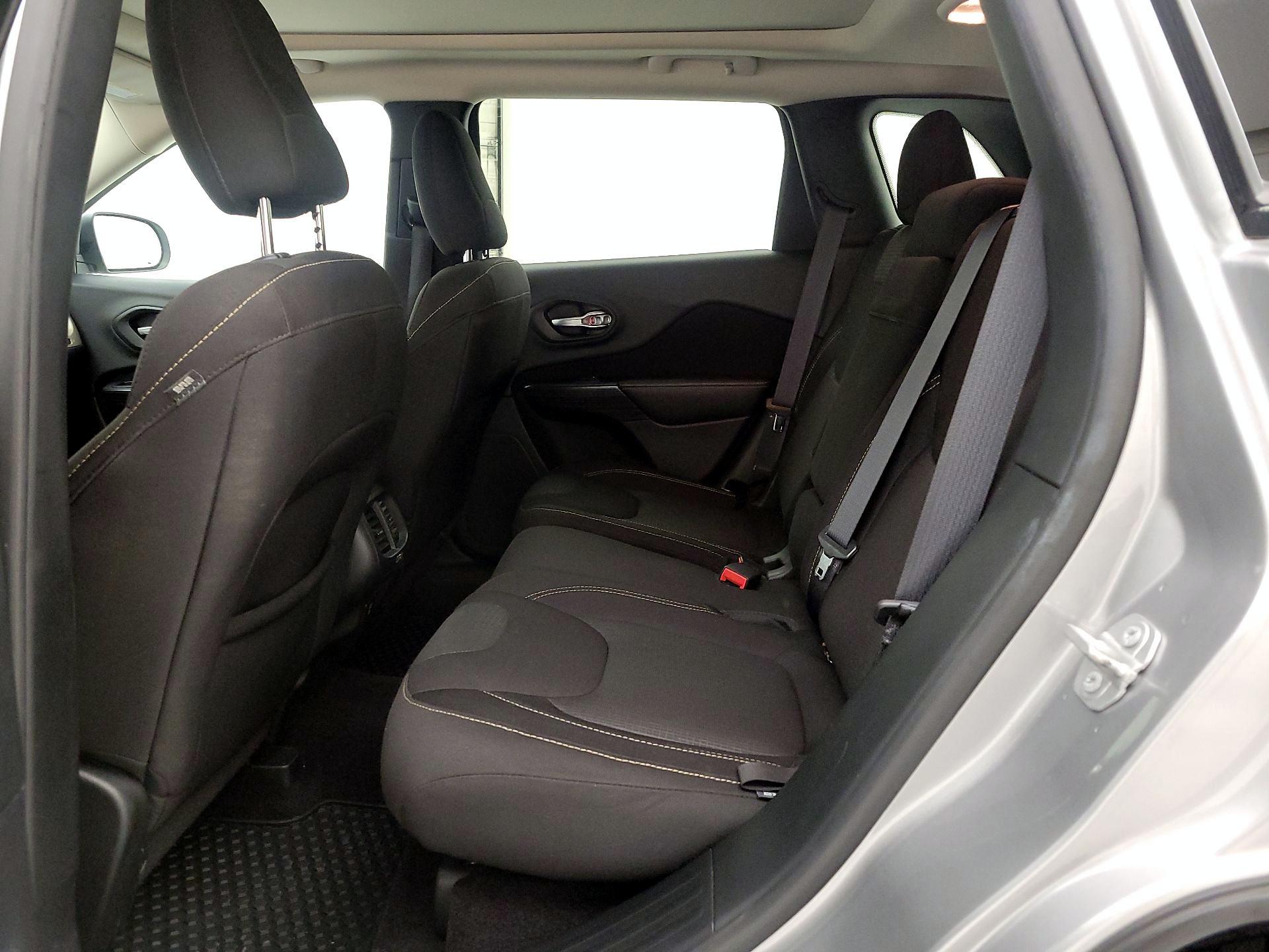 Thumbnail: 2016 Jeep Cherokee - 19