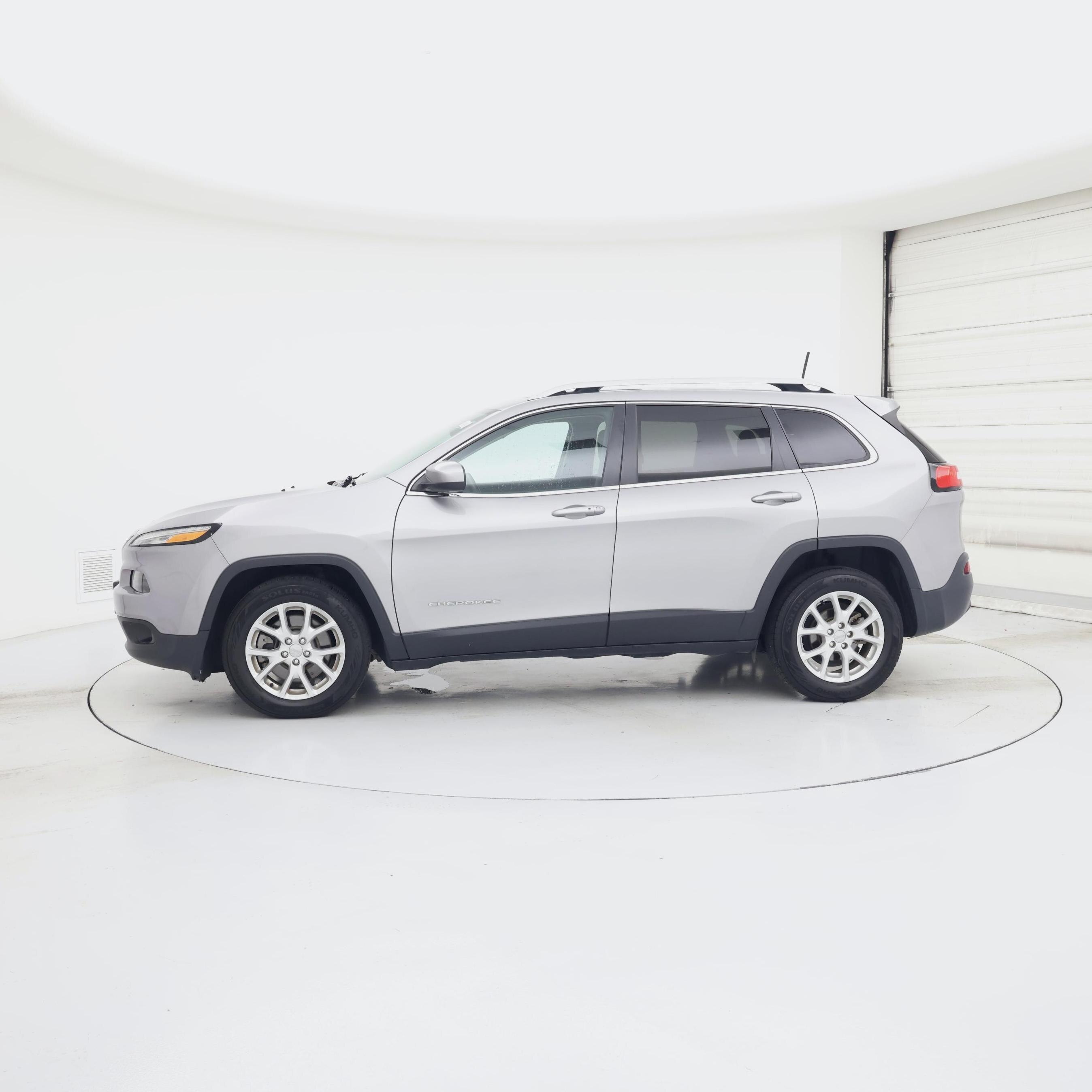 Thumbnail: 2016 Jeep Cherokee - 3