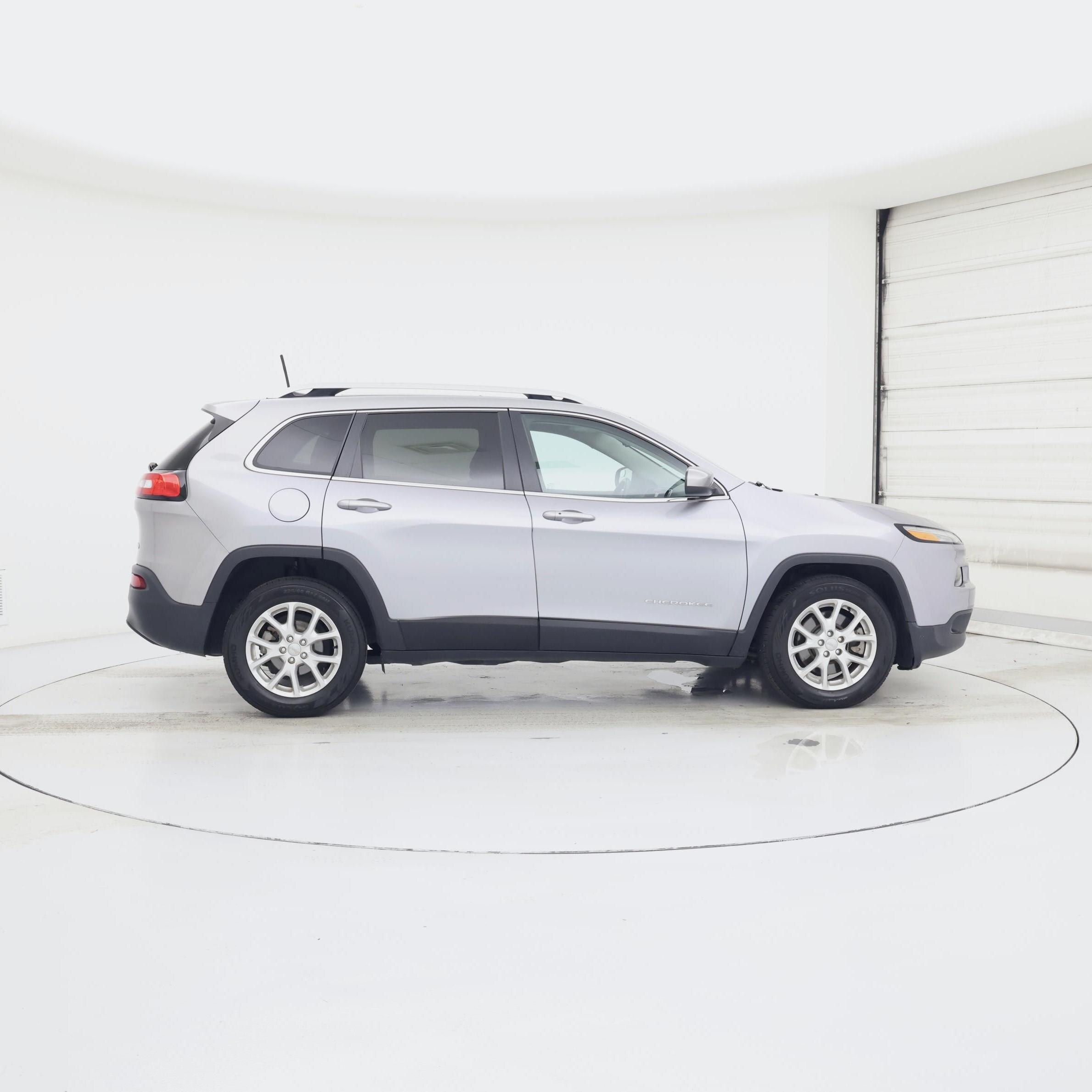 Thumbnail: 2016 Jeep Cherokee - 7