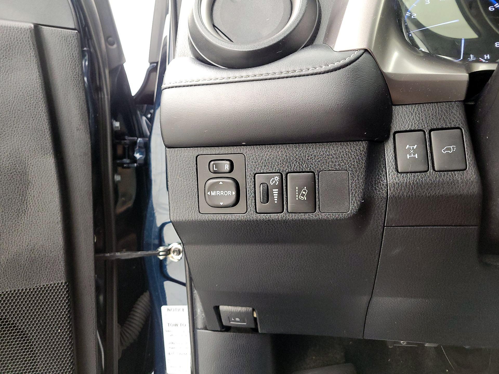 Thumbnail: 2018 Toyota RAV4 - 13