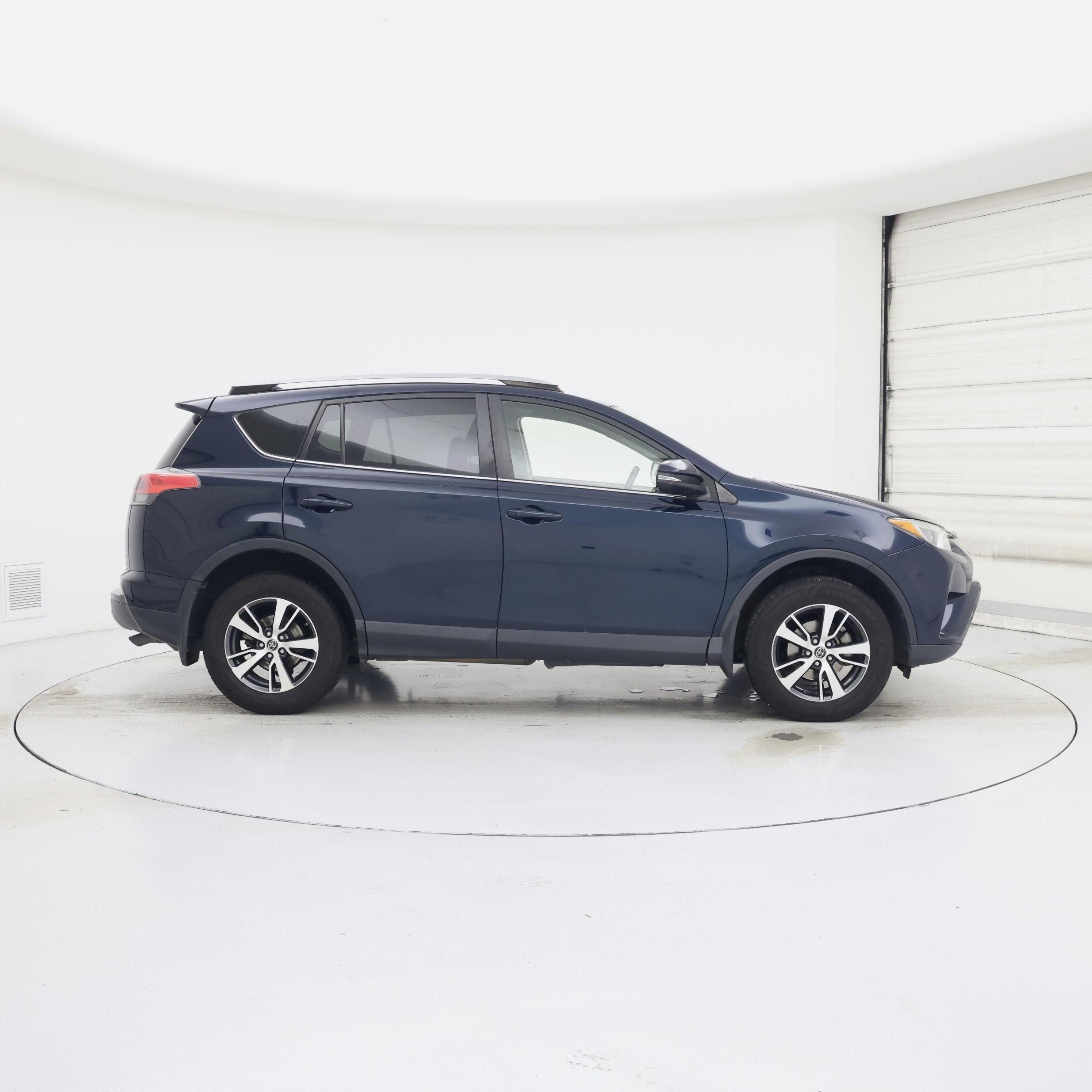Thumbnail: 2018 Toyota RAV4 - 7