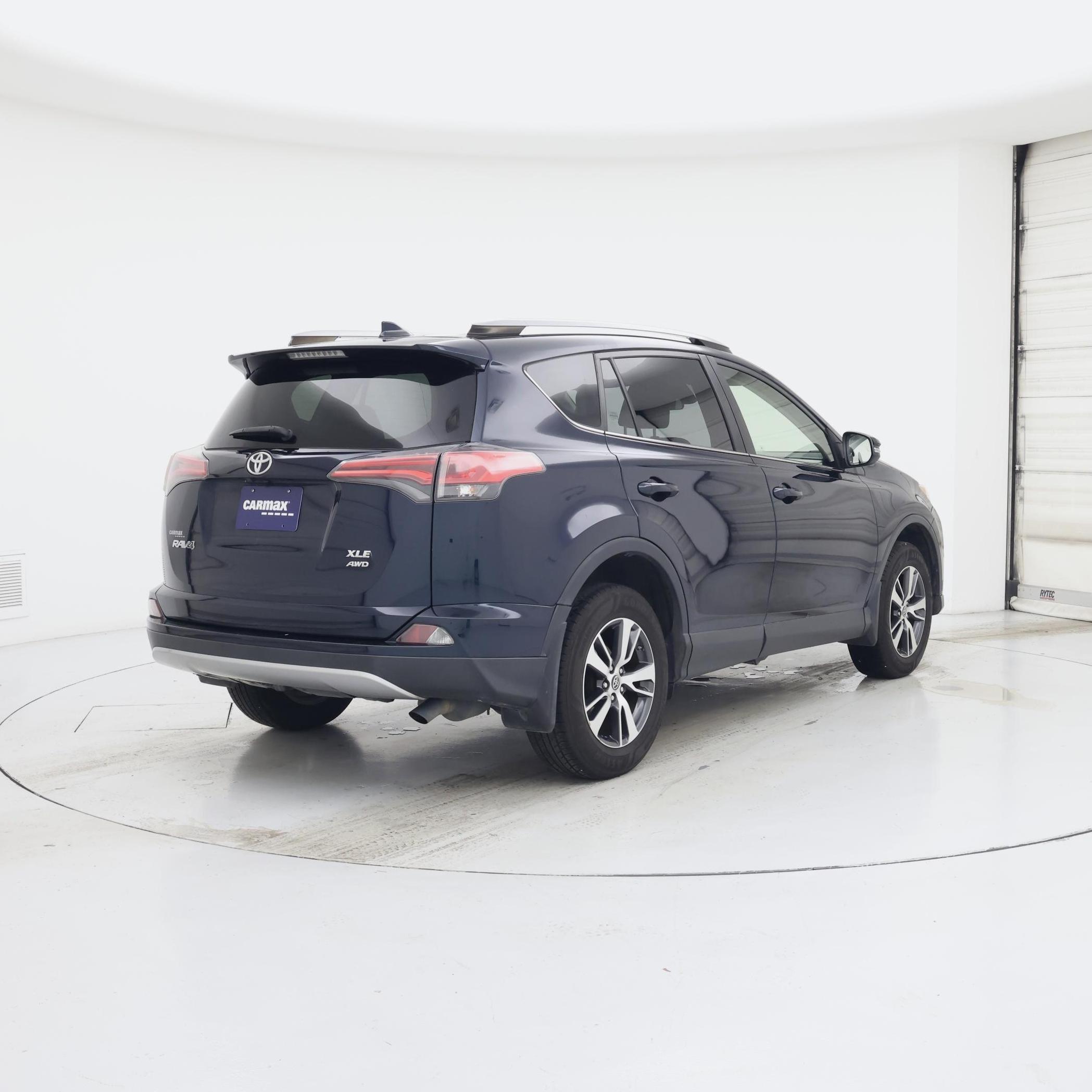 Thumbnail: 2018 Toyota RAV4 - 8