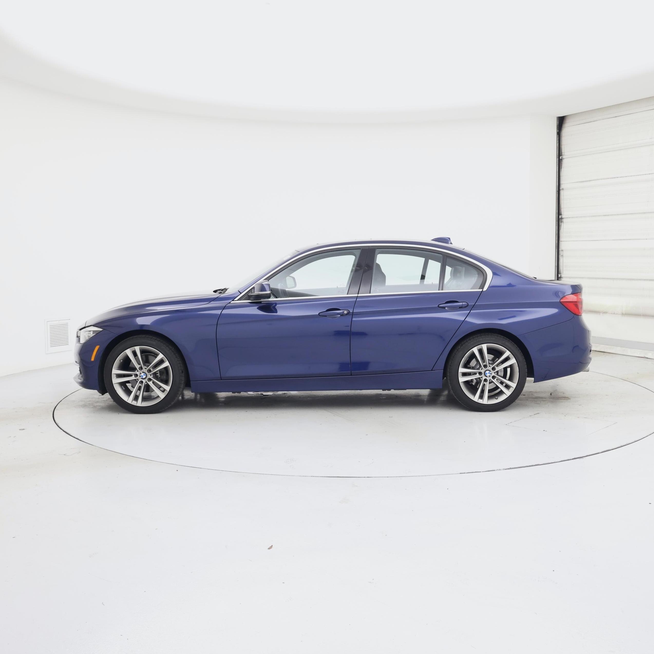 Thumbnail: 2017 BMW 3 Series - 3