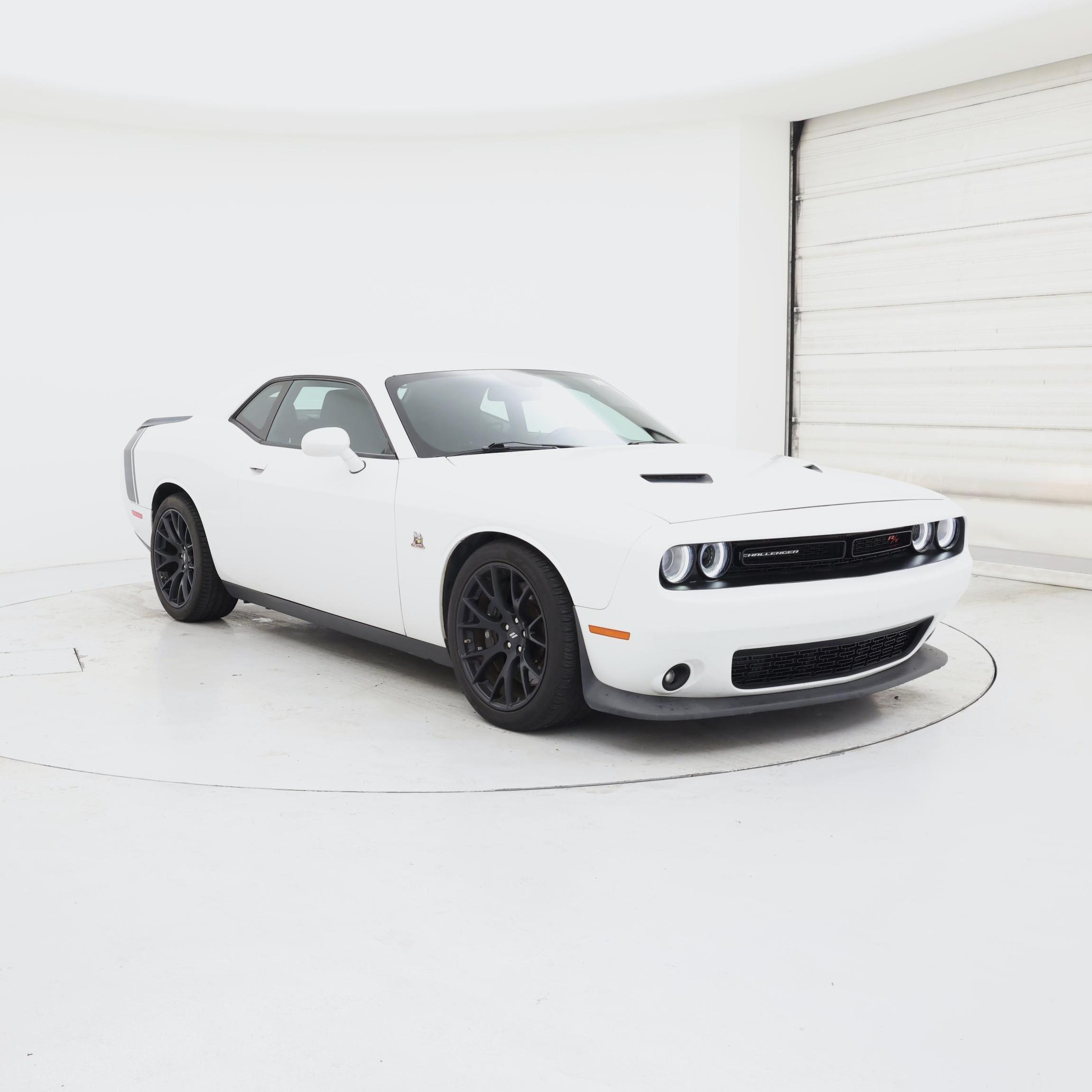 White 2018 Dodge Challenger Coupe Rear-Wheel Drive Automatic