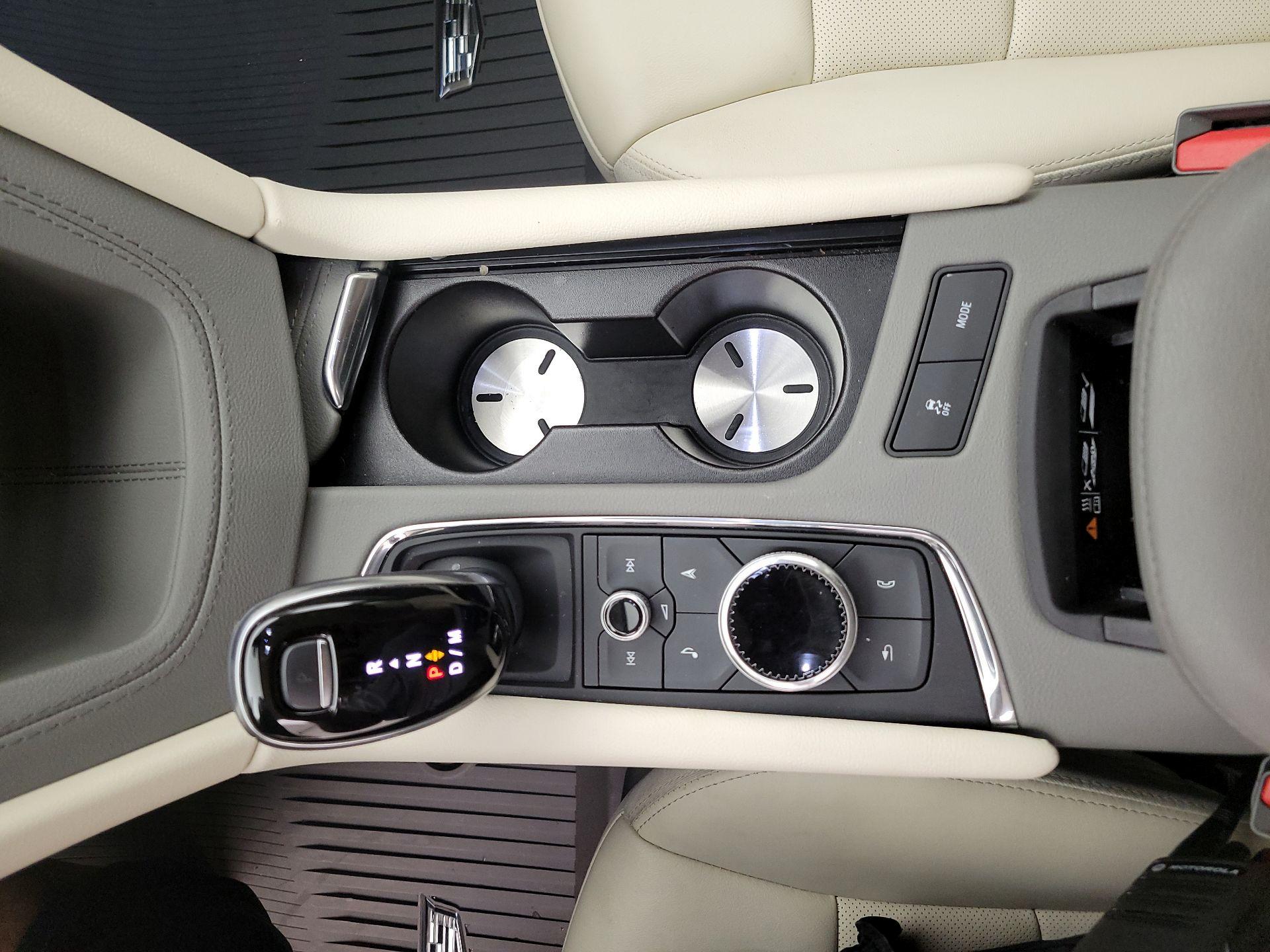 Thumbnail: 2021 Cadillac XT5 - 16