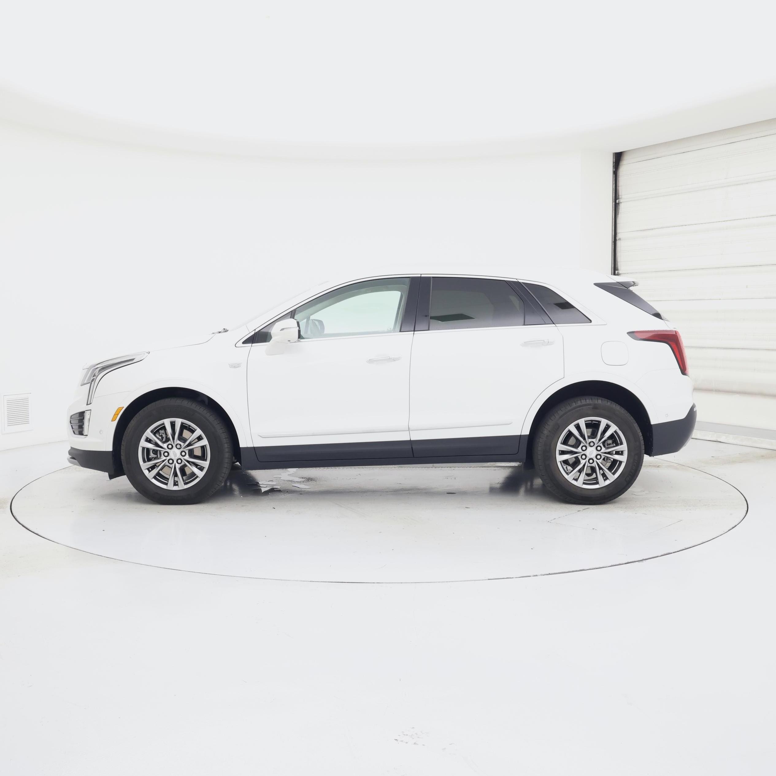 Thumbnail: 2021 Cadillac XT5 - 3