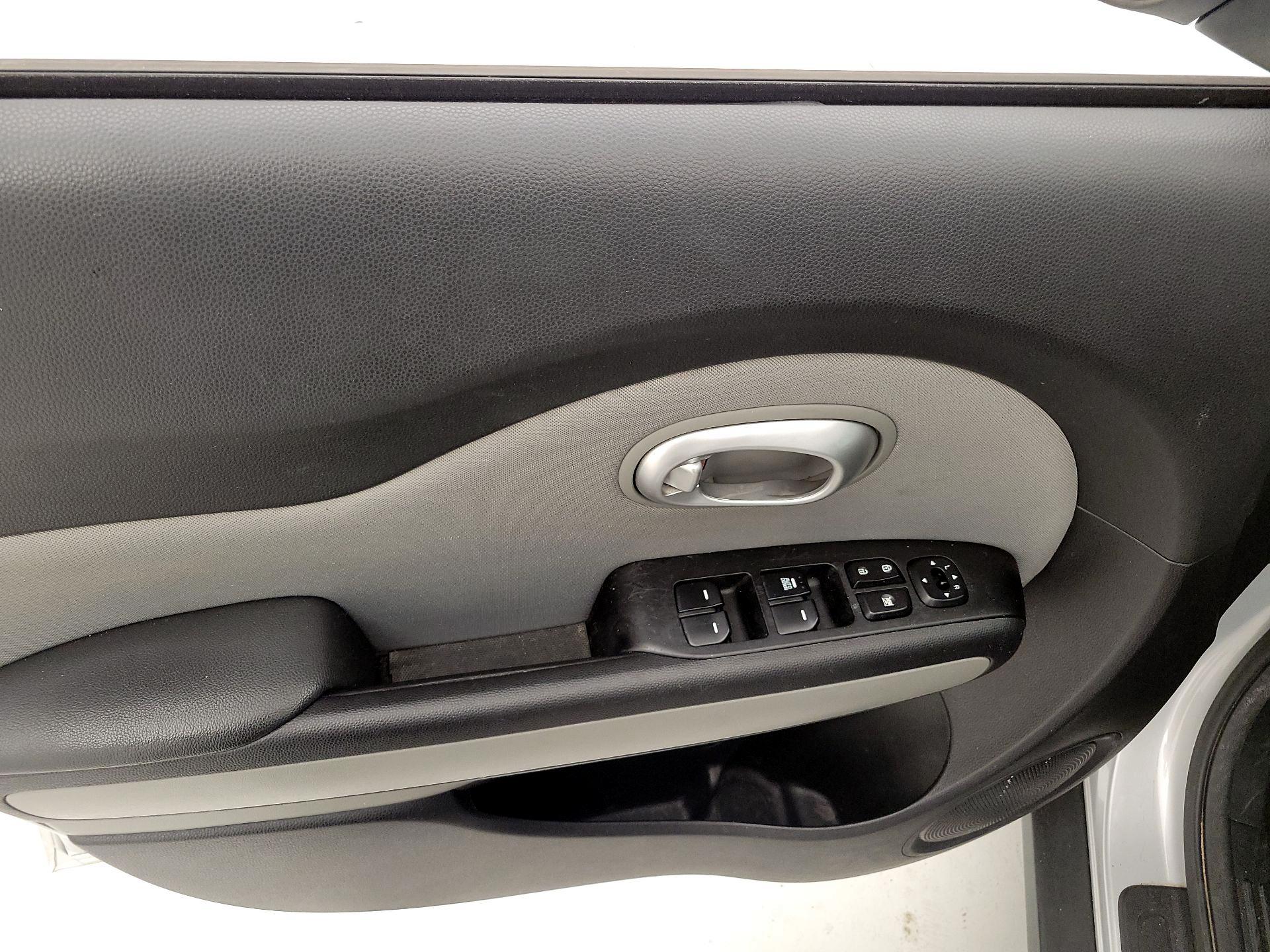 Thumbnail: 2015 Kia Soul - 12