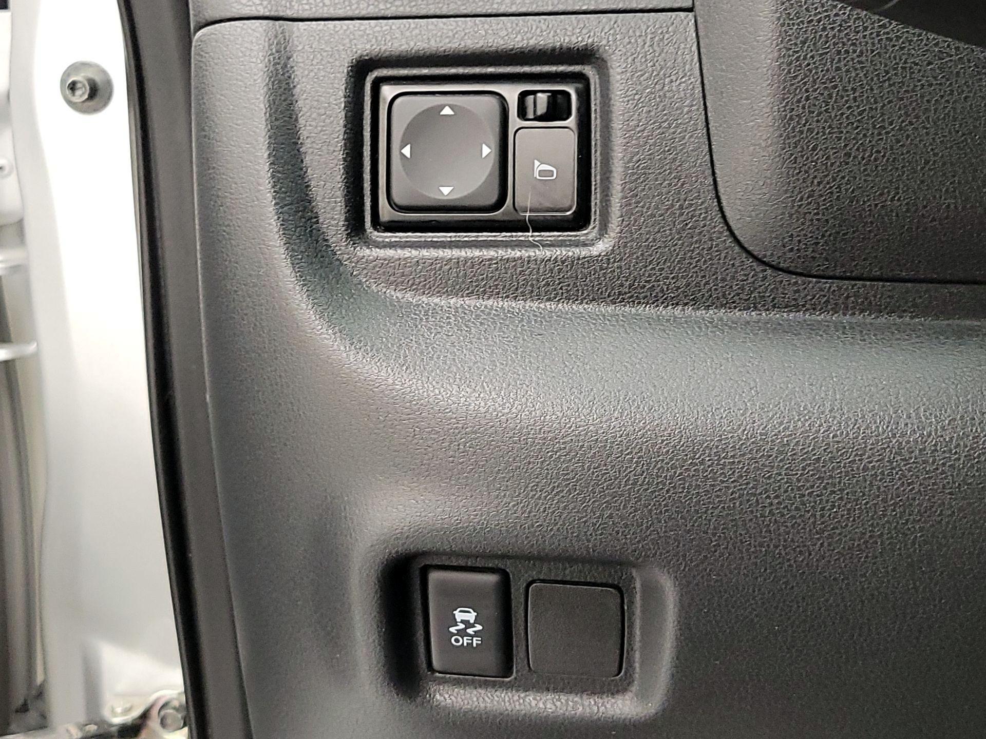 Thumbnail: 2018 Nissan Versa Note - 13