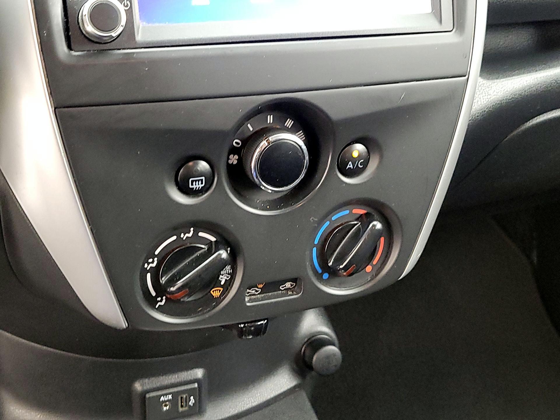 Thumbnail: 2018 Nissan Versa Note - 16