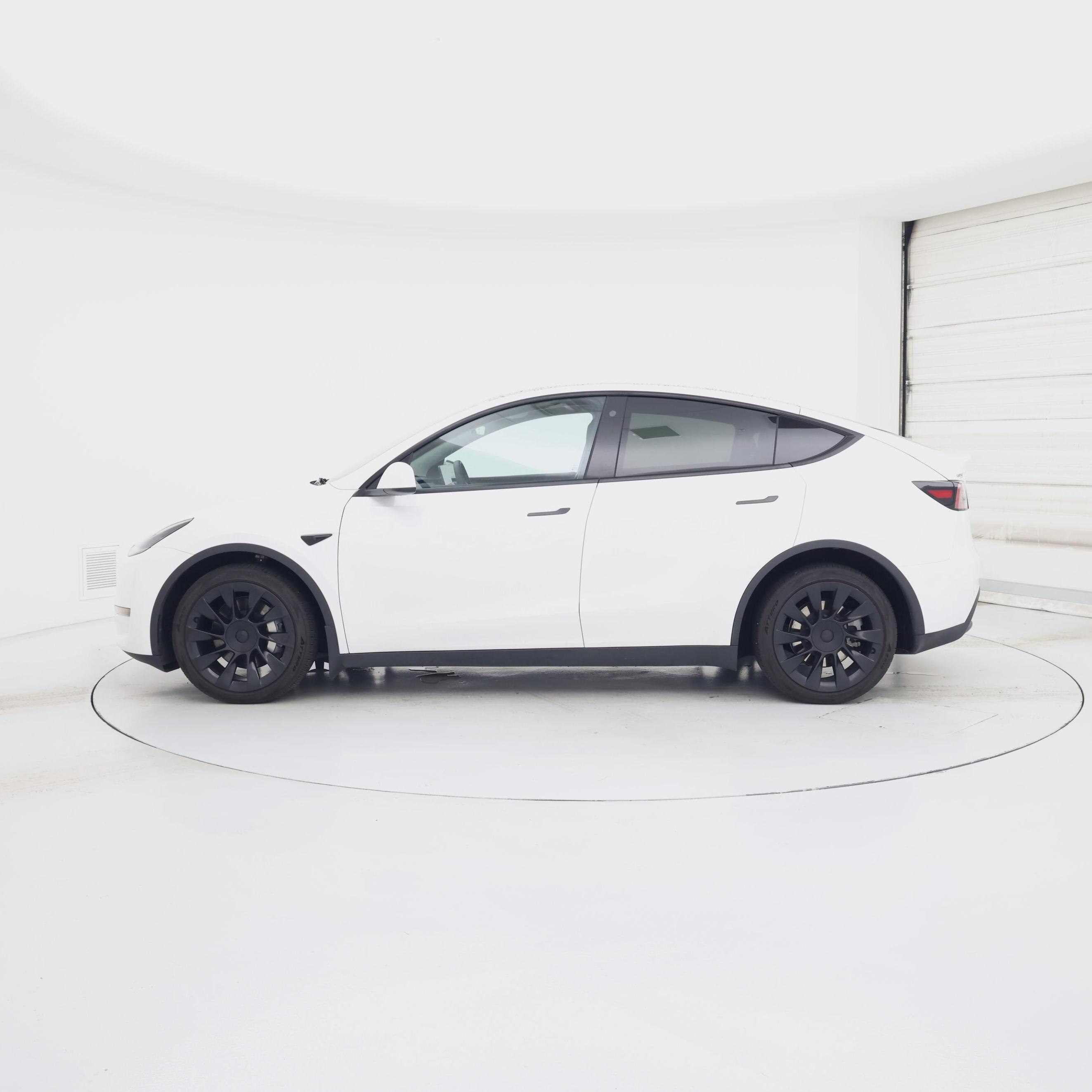 Thumbnail: 2023 Tesla Model Y - 3