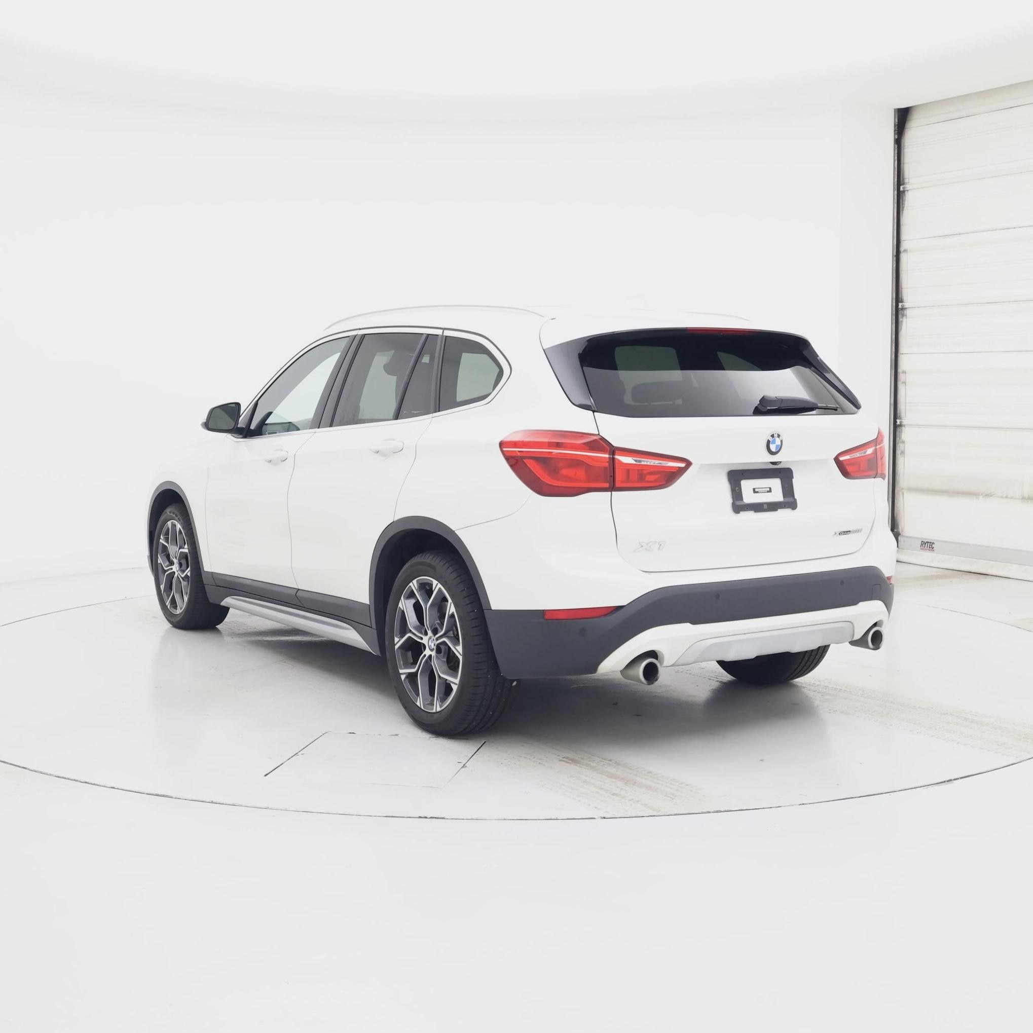 Thumbnail: 2021 BMW X1 - 2
