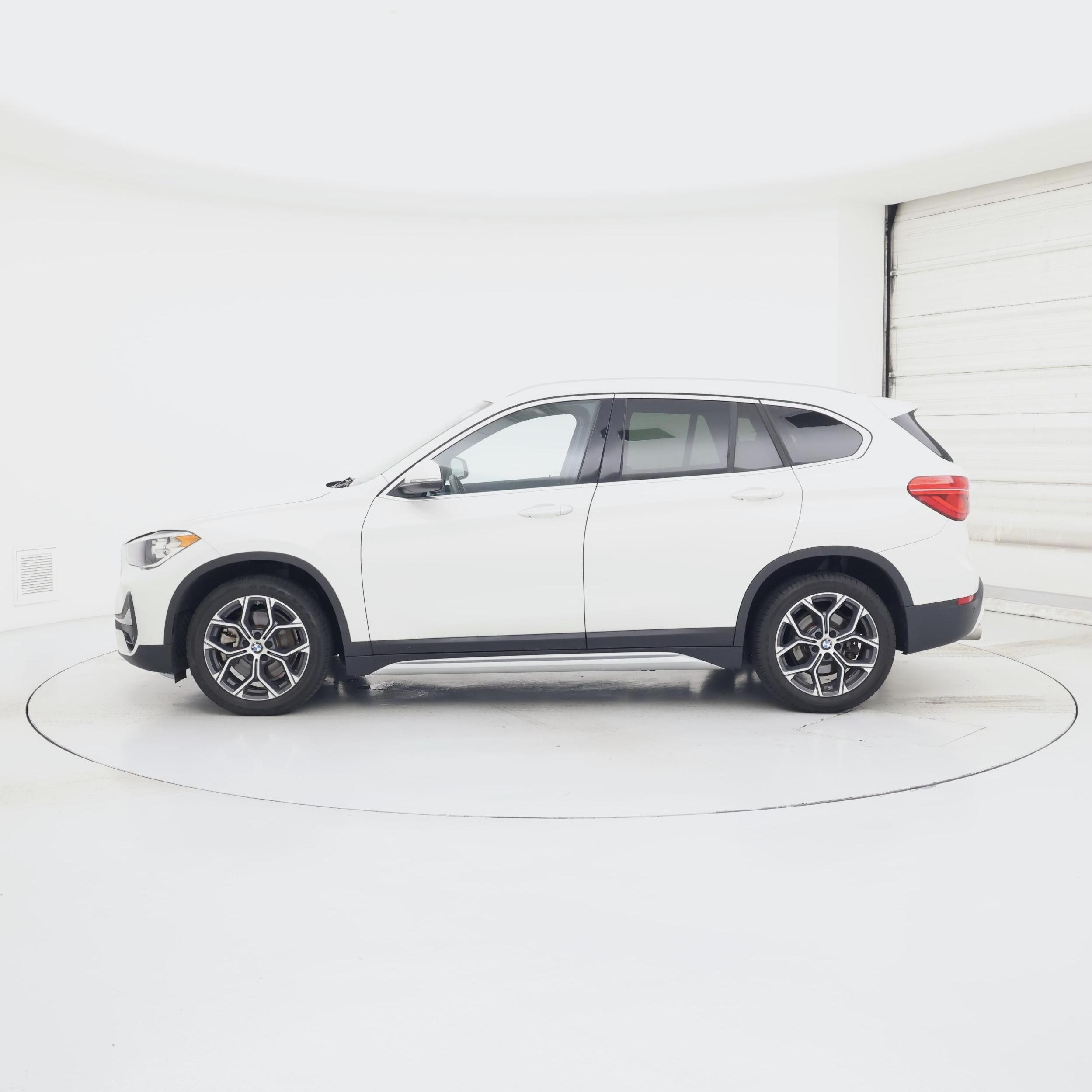 Thumbnail: 2021 BMW X1 - 3