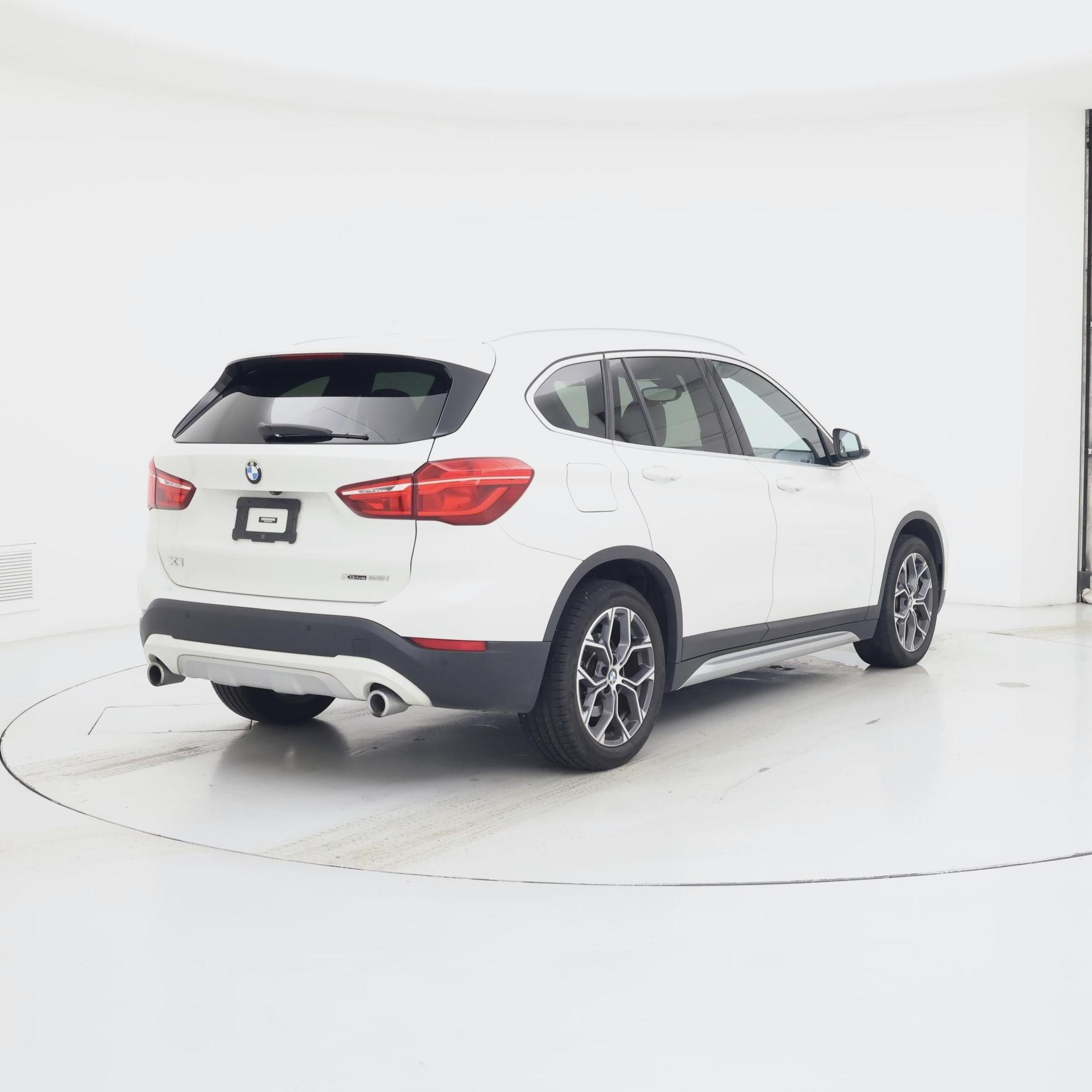 Thumbnail: 2021 BMW X1 - 8
