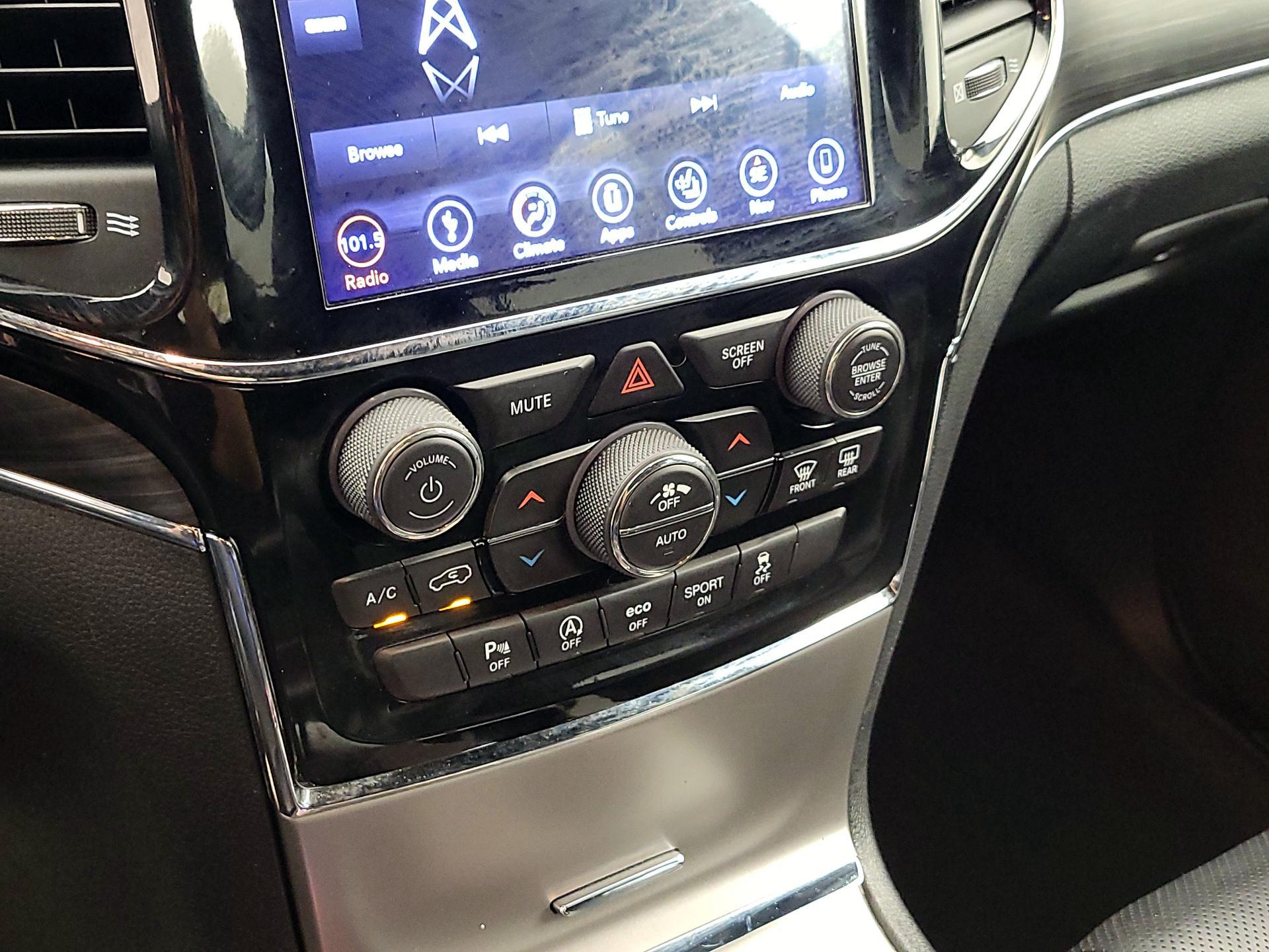 Thumbnail: 2019 Jeep Grand Cherokee - 16
