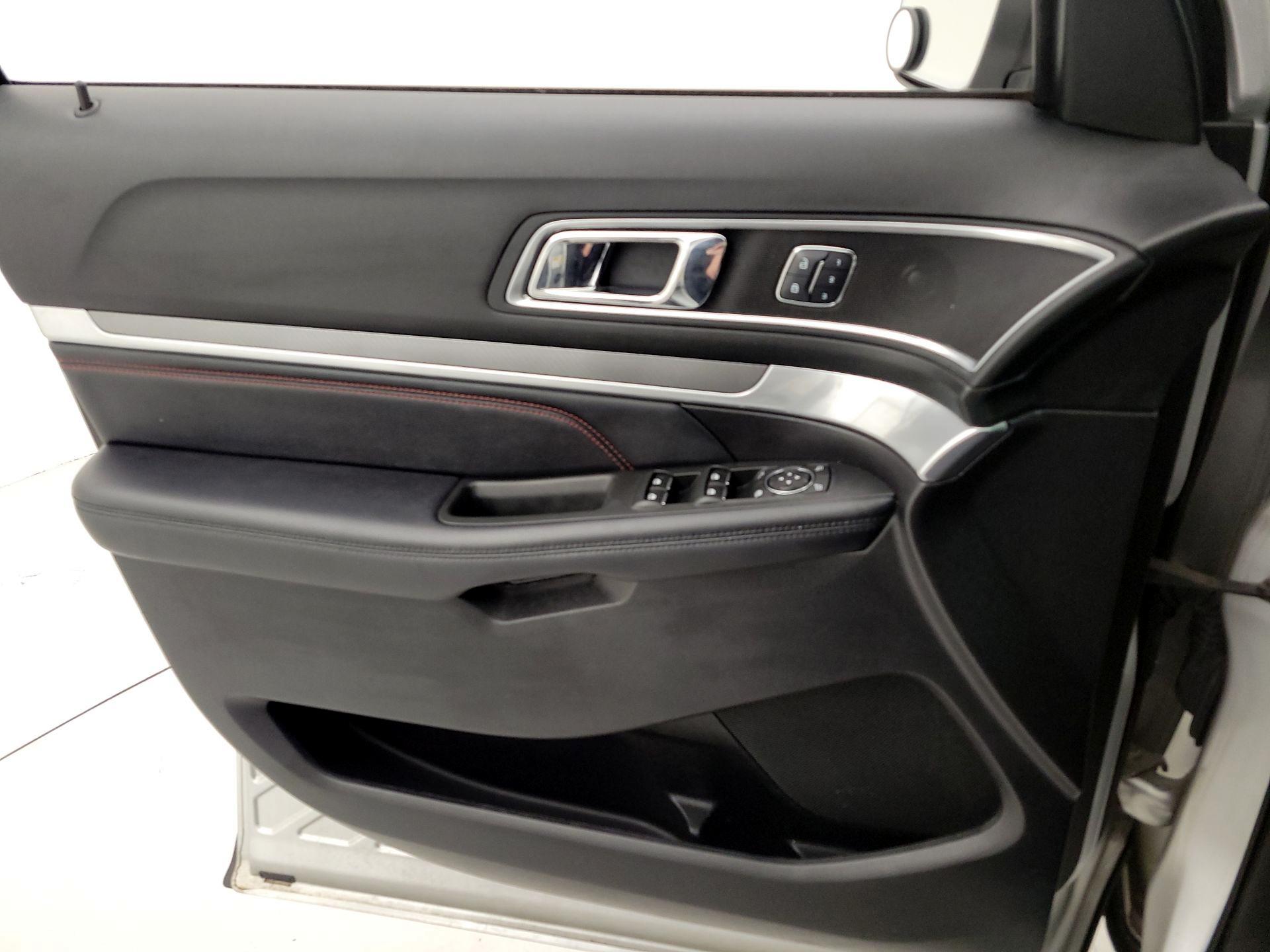 Thumbnail: 2017 Ford Explorer - 12