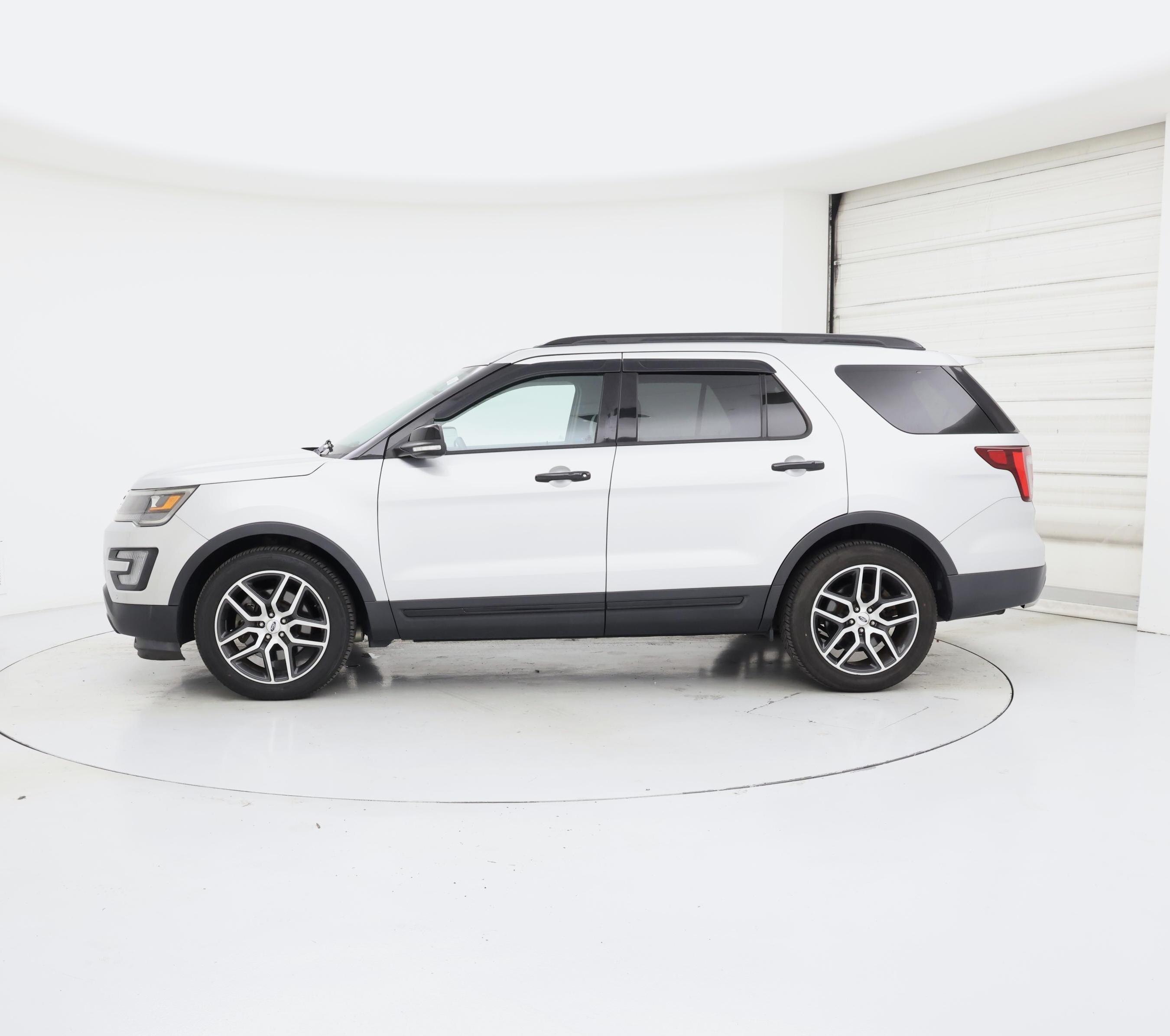 Thumbnail: 2017 Ford Explorer - 3