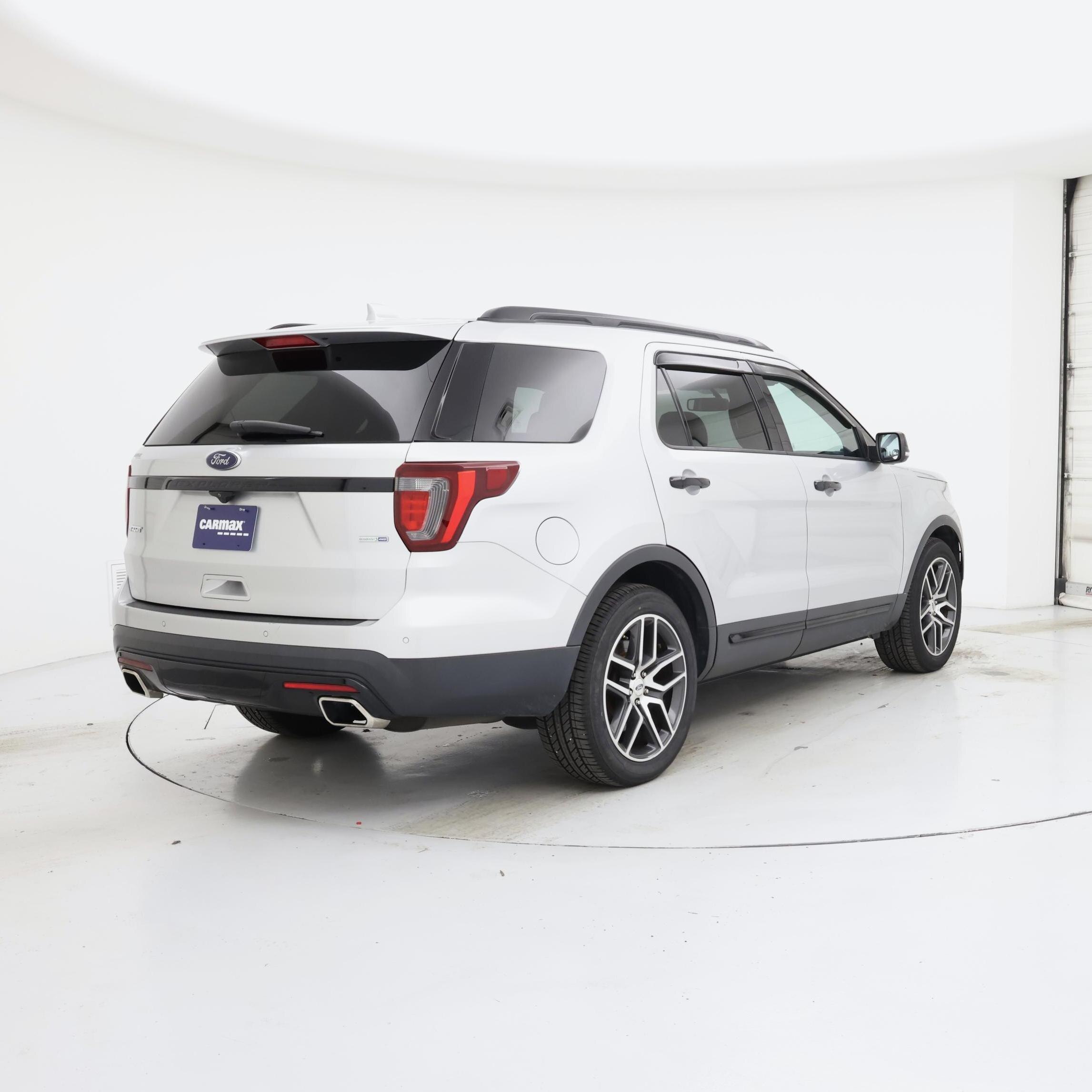 Thumbnail: 2017 Ford Explorer - 8