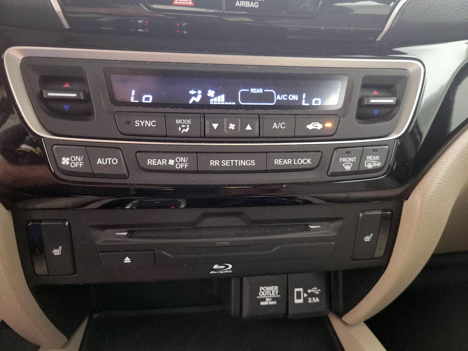 Thumbnail: 2019 Honda Pilot - 16