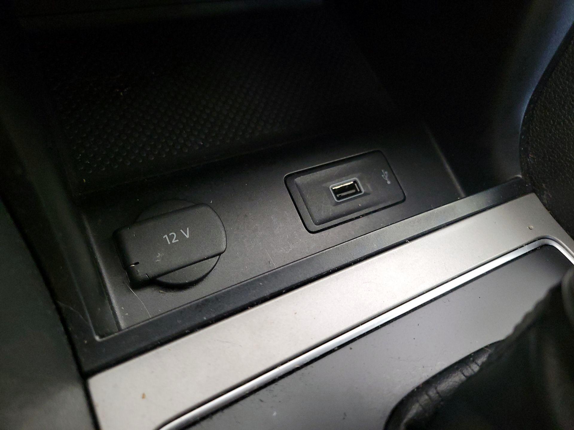Thumbnail: 2020 Volkswagen Passat - 18