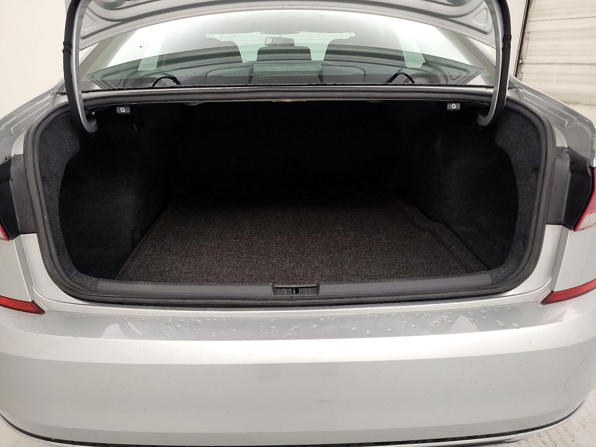 Thumbnail: 2020 Volkswagen Passat - 20