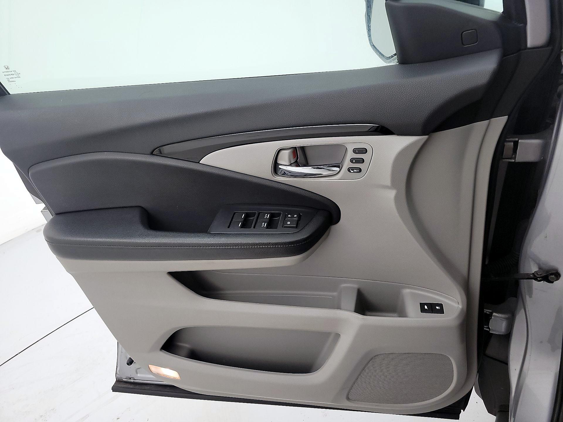 Thumbnail: 2020 Honda Pilot - 12