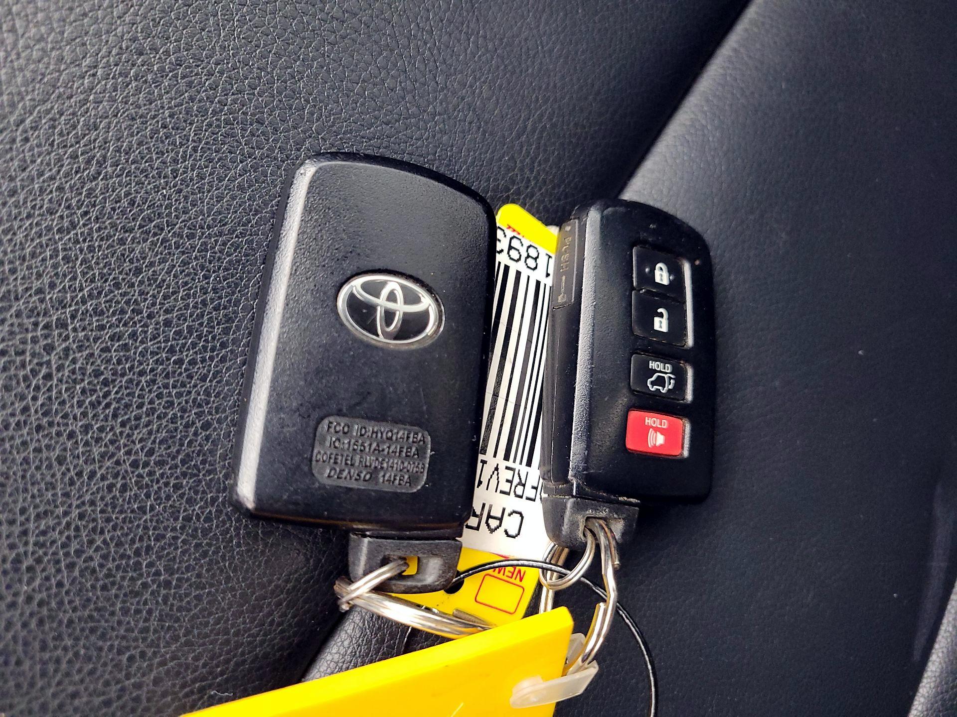 Thumbnail: 2018 Toyota RAV4 - 18