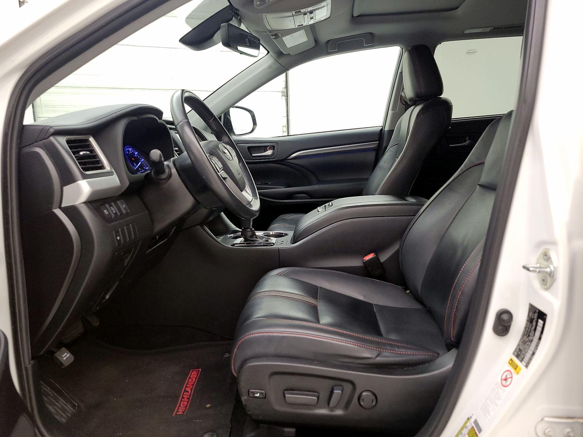 Thumbnail: 2019 Toyota Highlander - 11