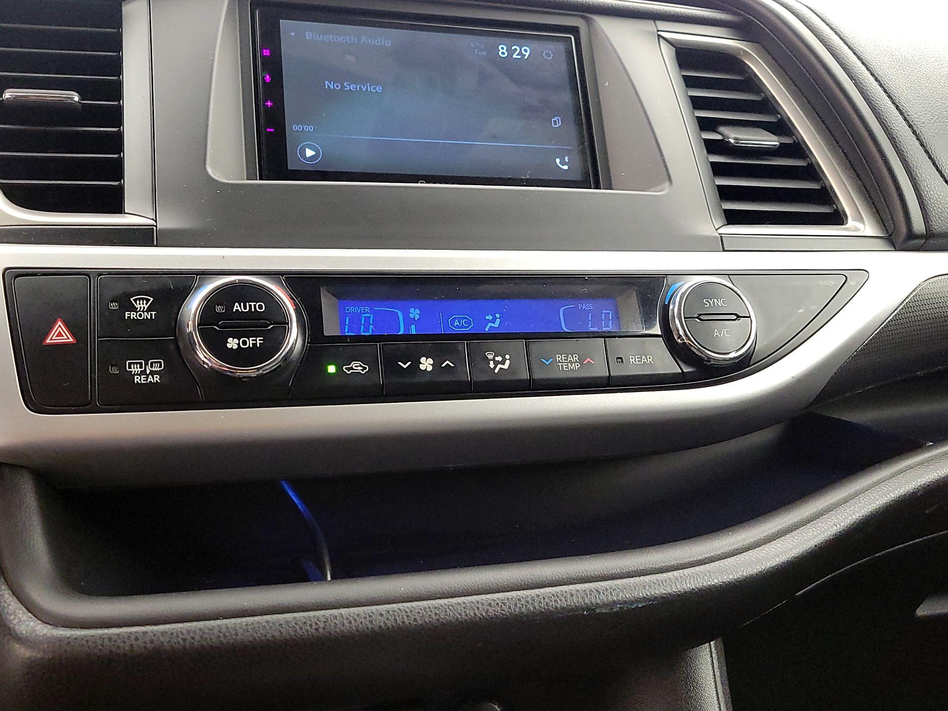 Thumbnail: 2019 Toyota Highlander - 16