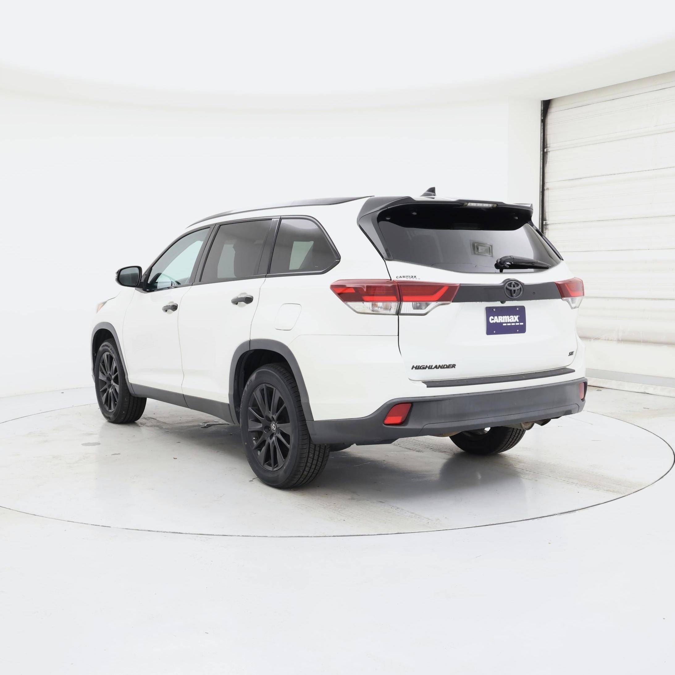 Thumbnail: 2019 Toyota Highlander - 2