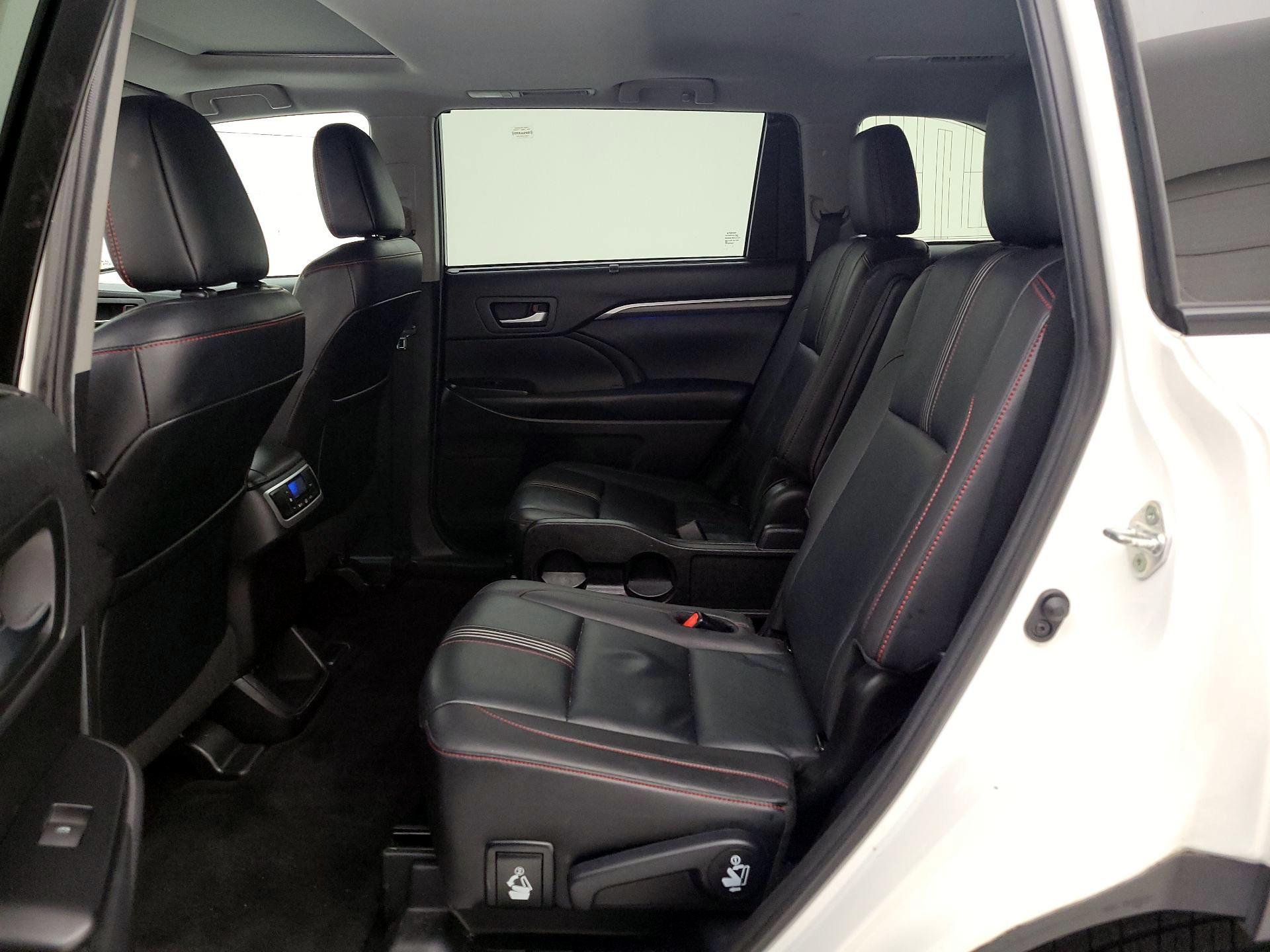 Thumbnail: 2019 Toyota Highlander - 19