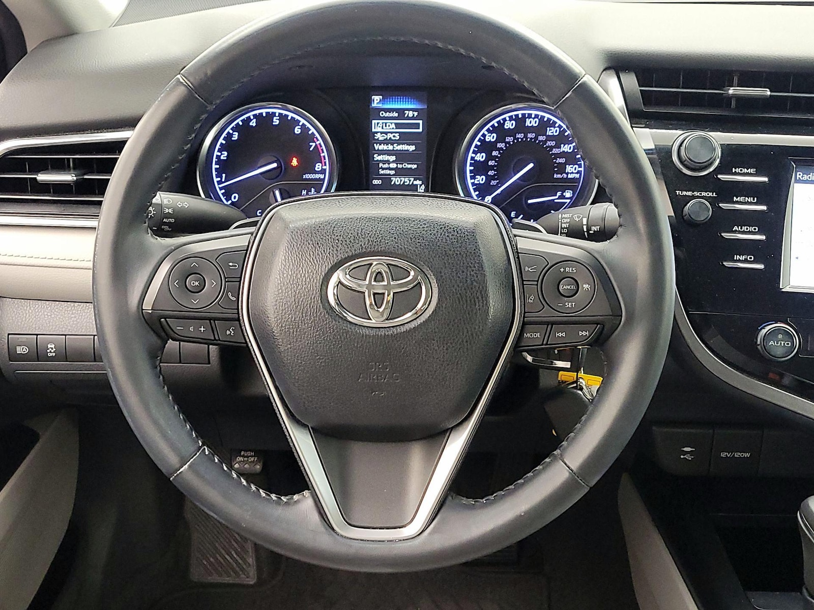 2018 Toyota Camry SE - Photo 11