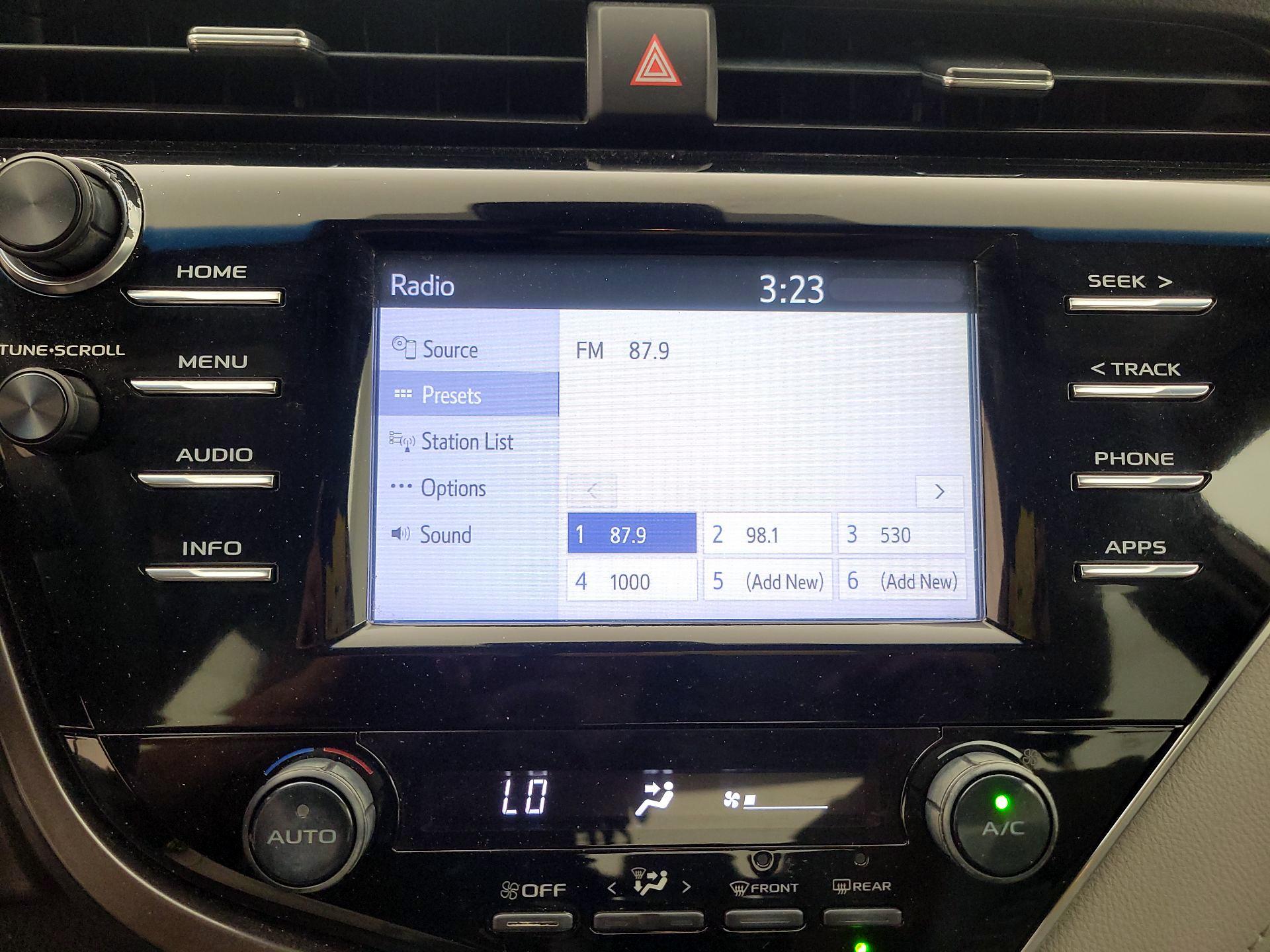 Thumbnail: 2018 Toyota Camry - 15