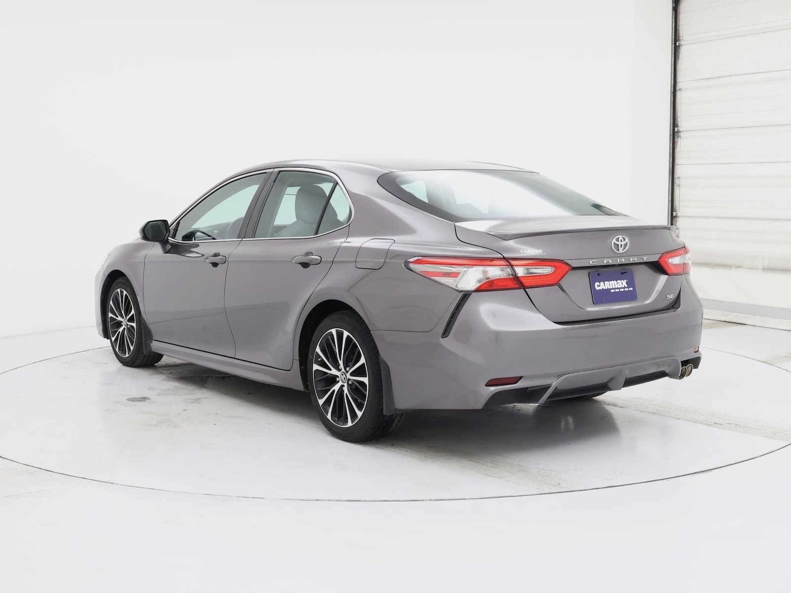 2018 Toyota Camry SE - Photo 3