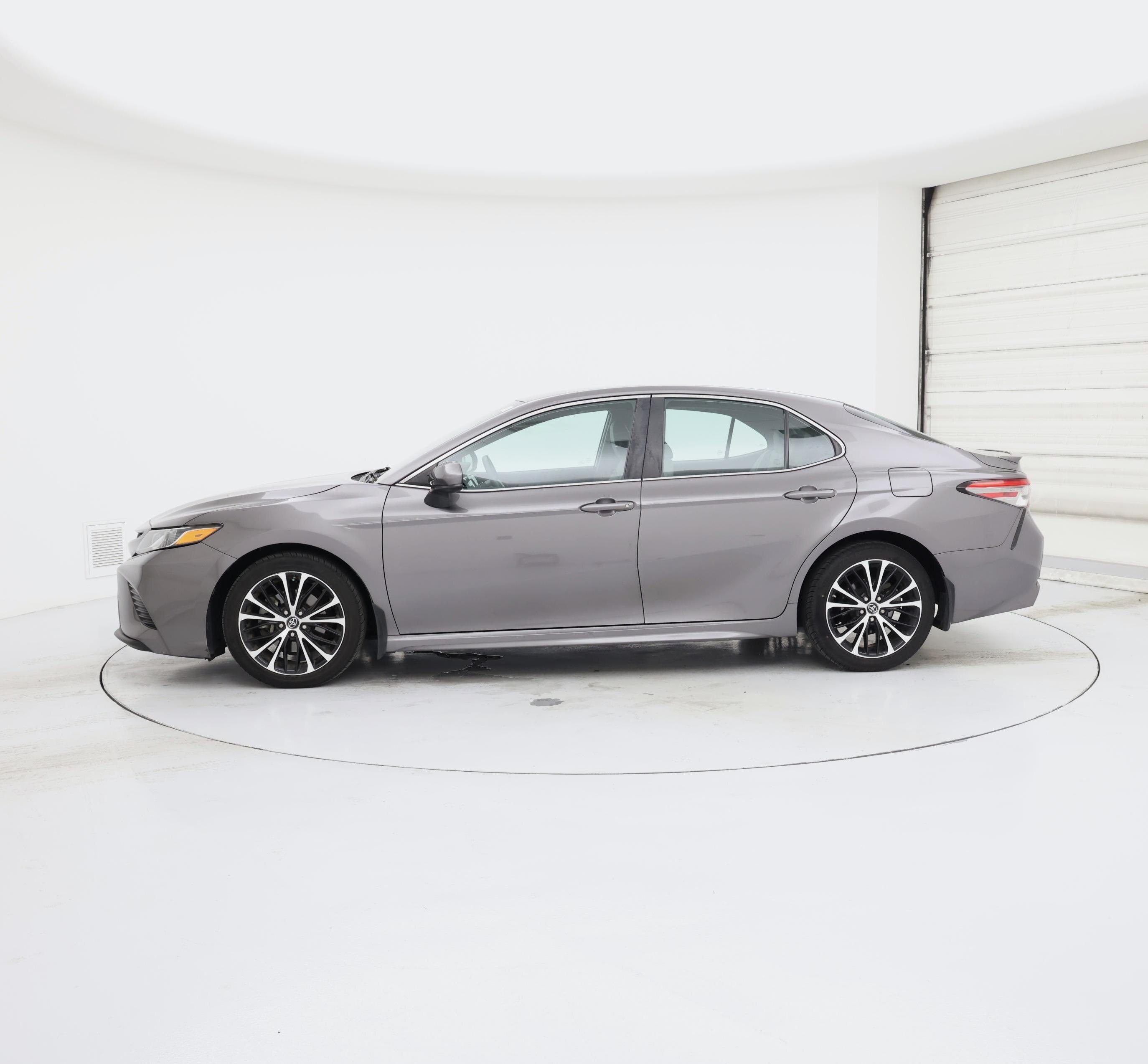 Thumbnail: 2018 Toyota Camry - 3