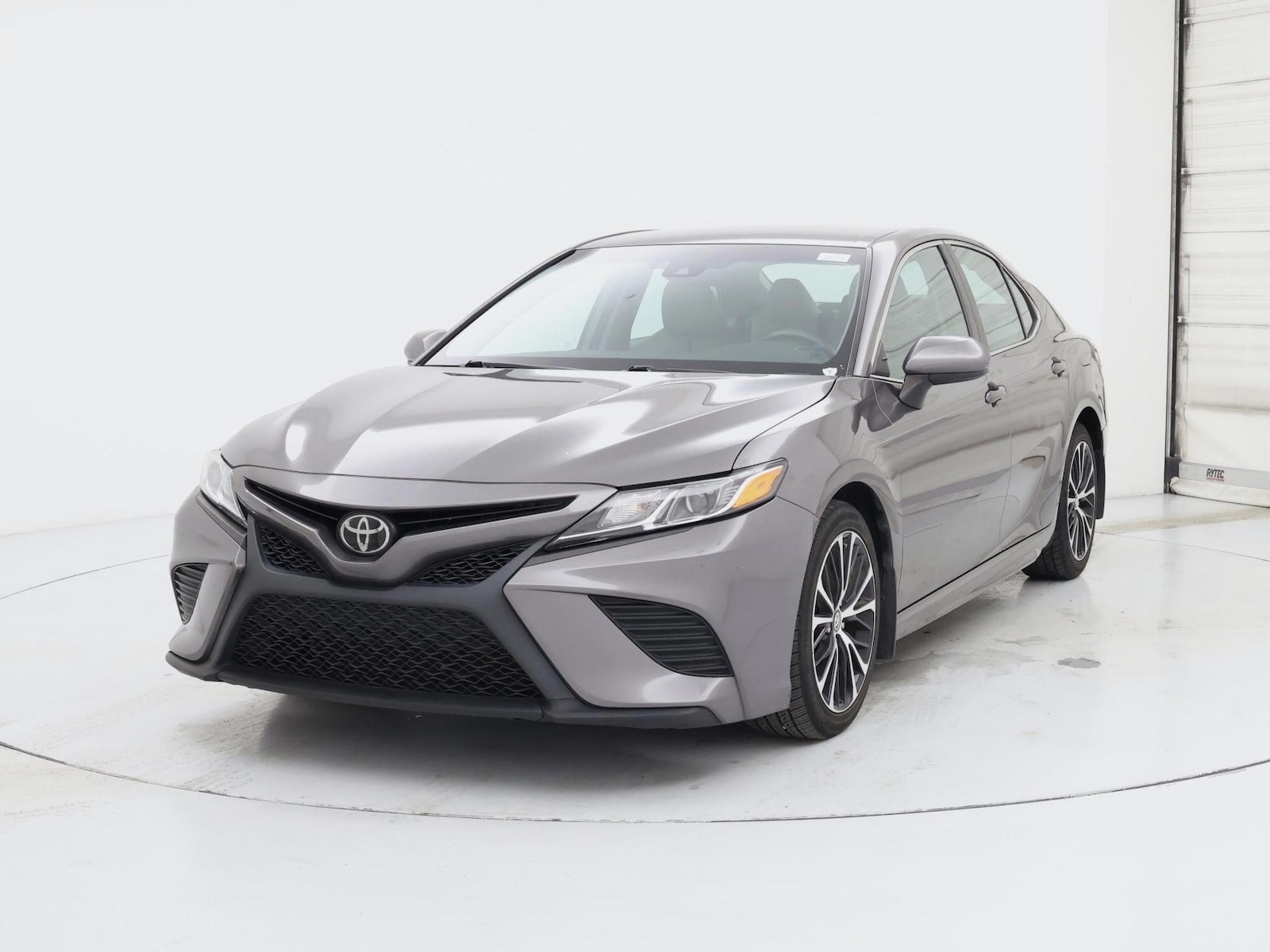 2018 Toyota Camry SE - Photo 5