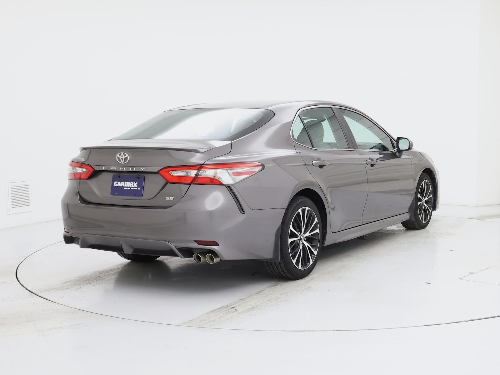 2018 Toyota Camry SE - Photo 9
