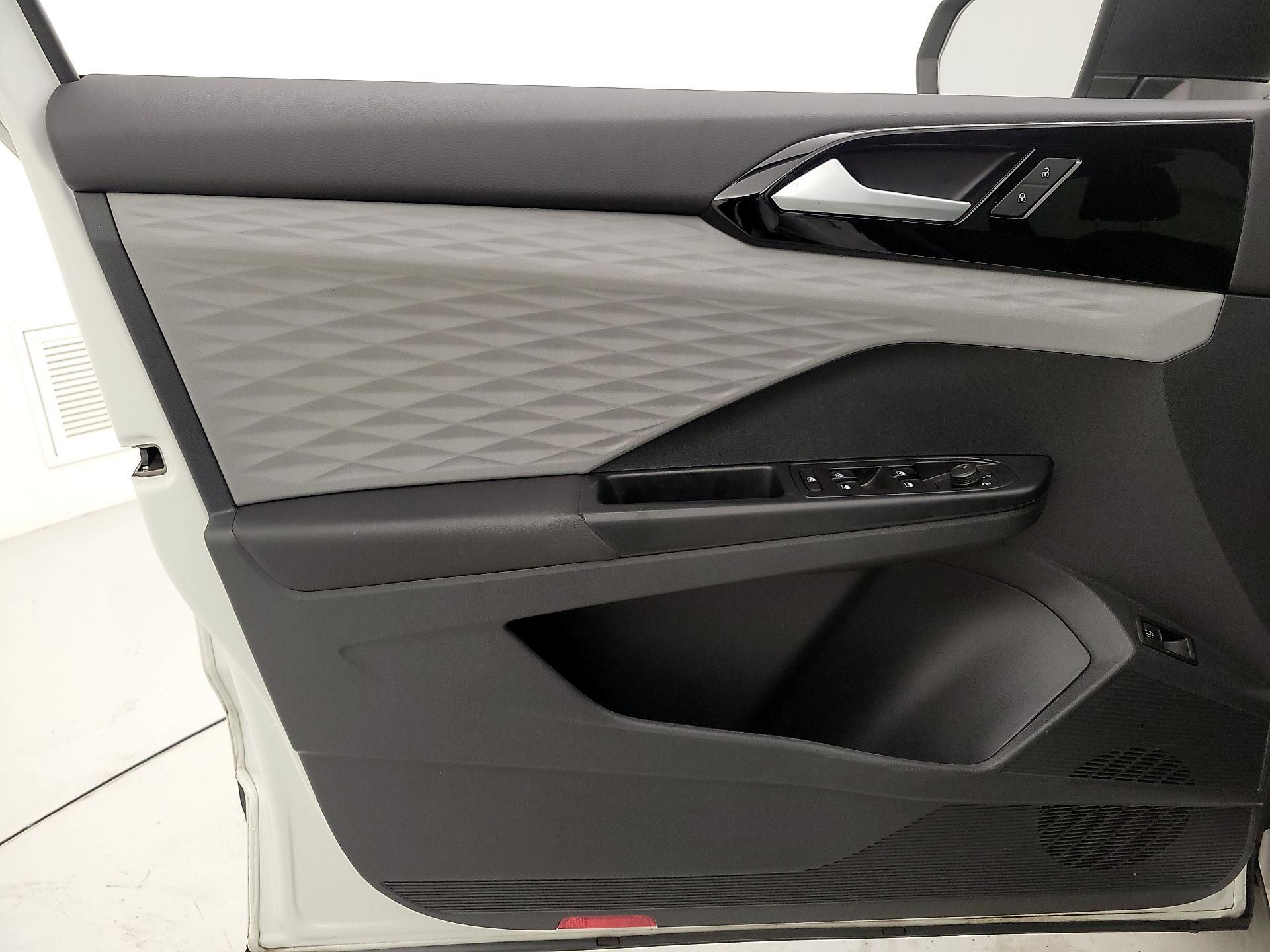 Thumbnail: 2023 Volkswagen Taos - 12