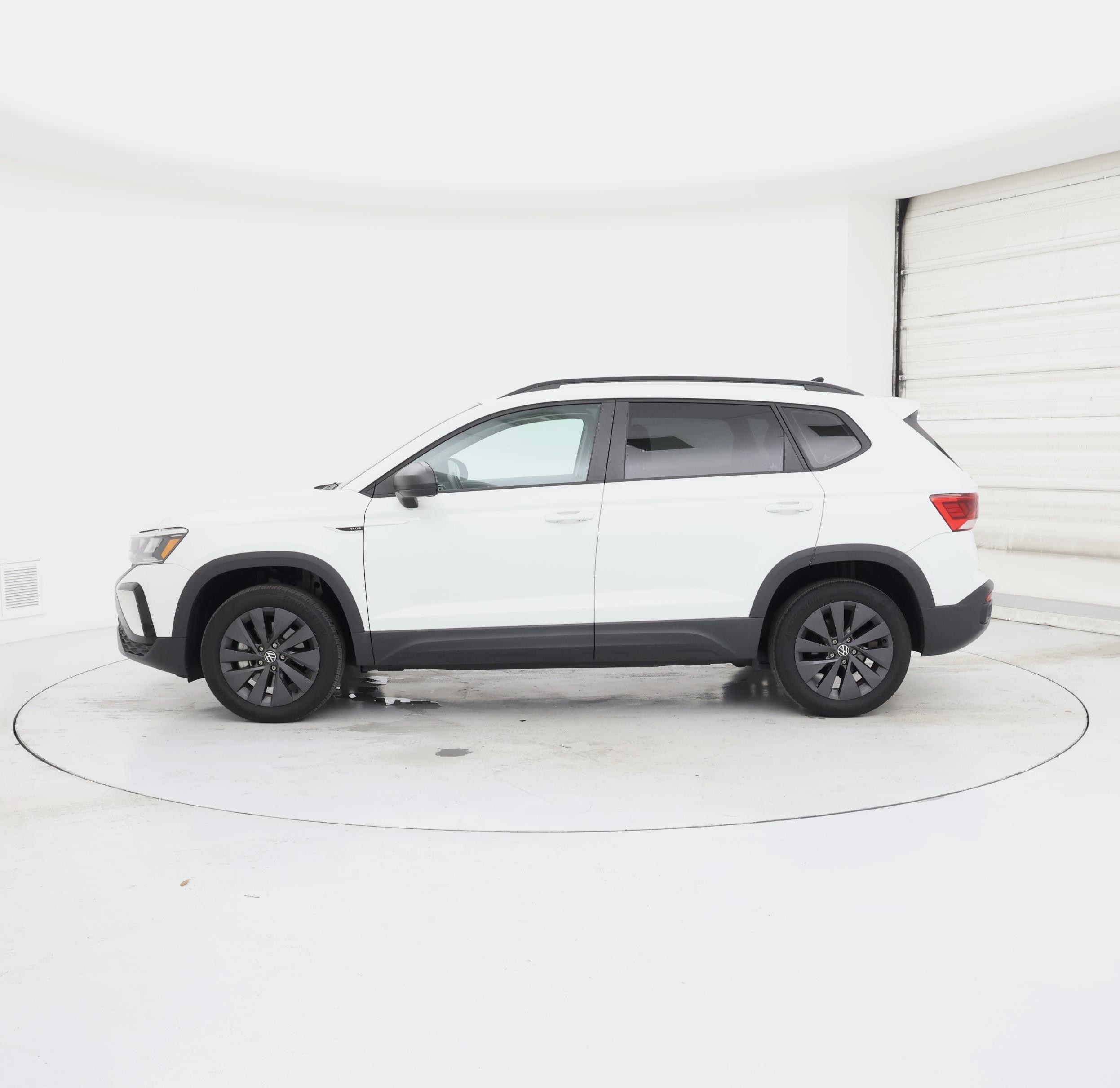 Thumbnail: 2023 Volkswagen Taos - 3