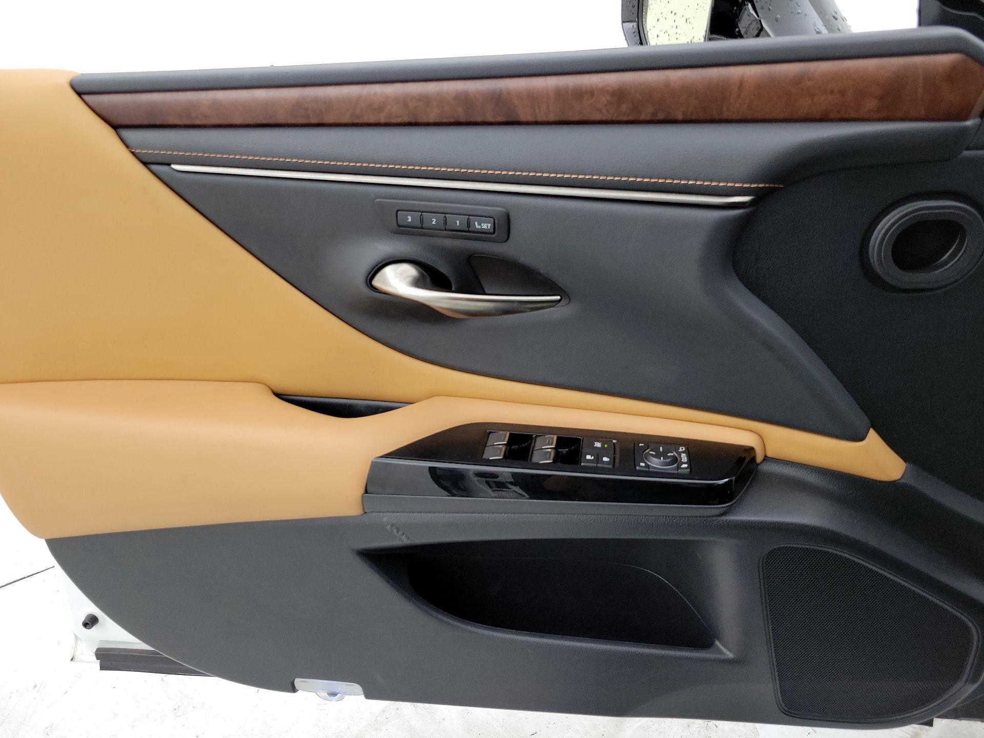 Thumbnail: 2022 Lexus ES - 12