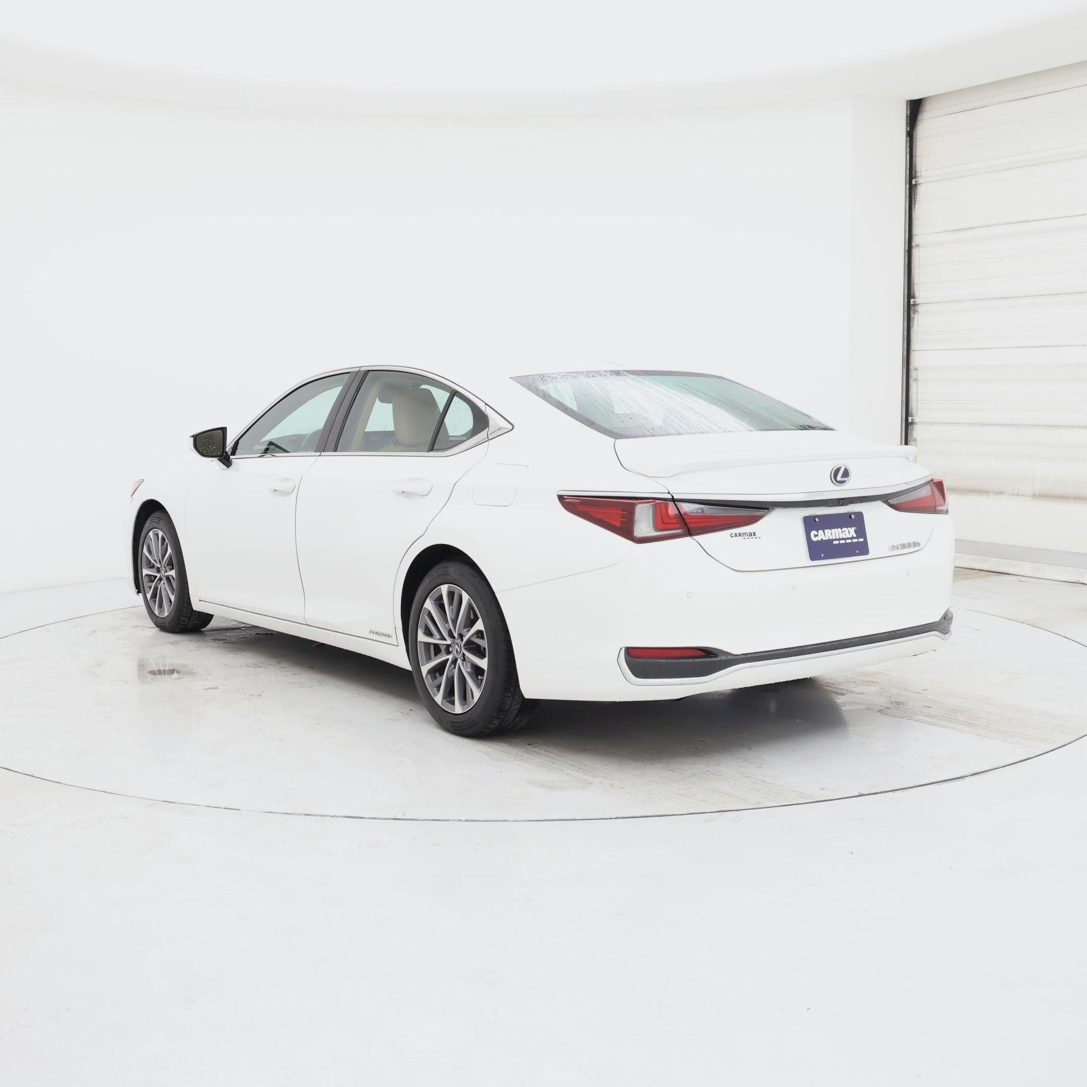 Thumbnail: 2022 Lexus ES - 2
