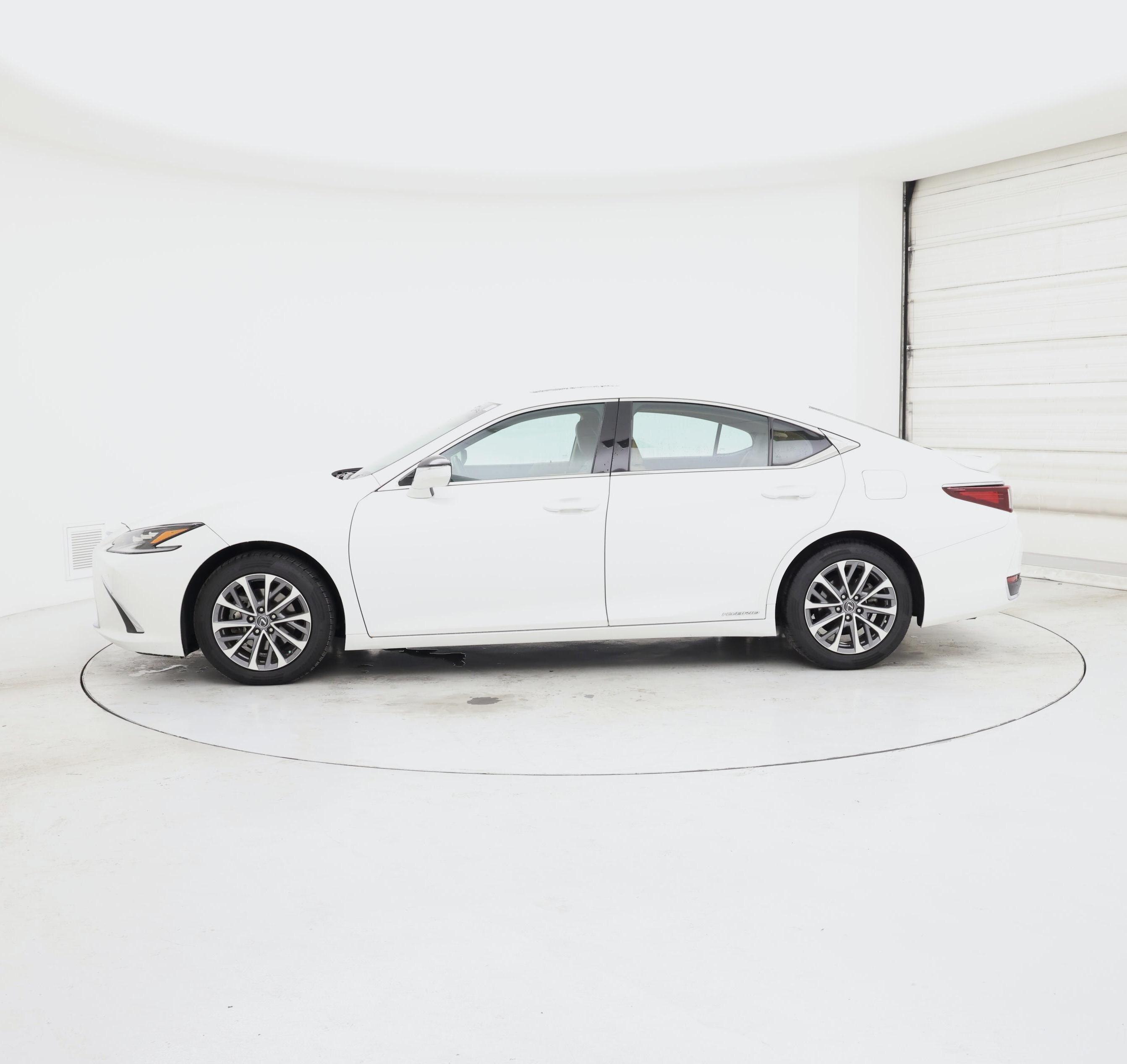 Thumbnail: 2022 Lexus ES - 3