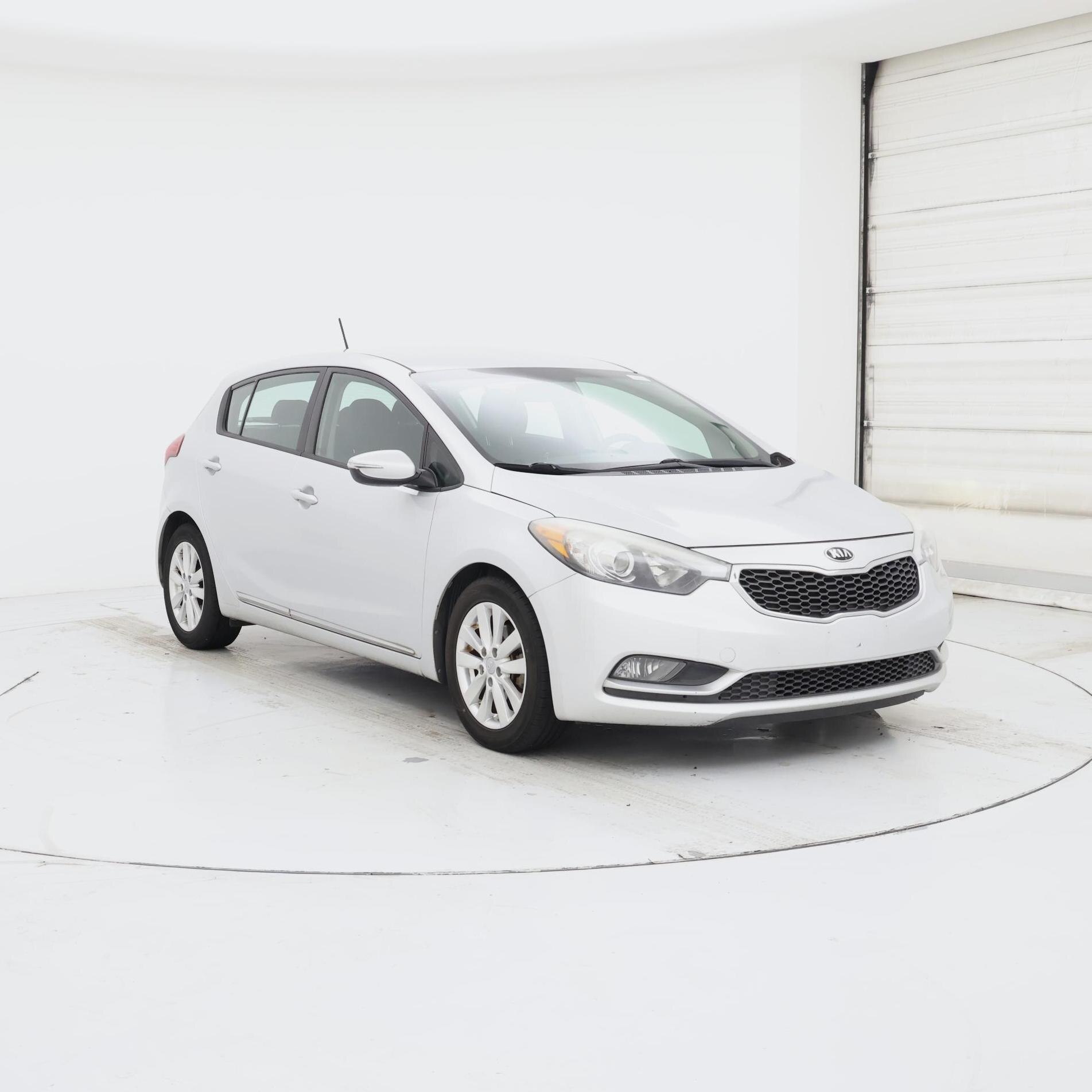 White 2016 Kia Forte5 Hatchback Front-Wheel Drive Automatic