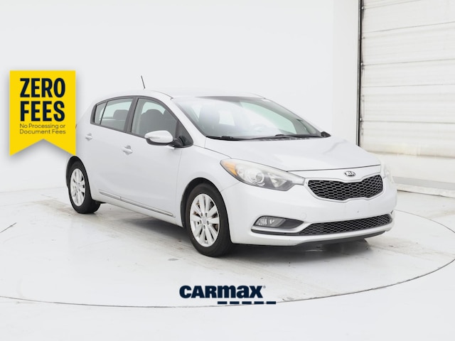 White 2016 Kia Forte5 Hatchback Front-Wheel Drive Automatic