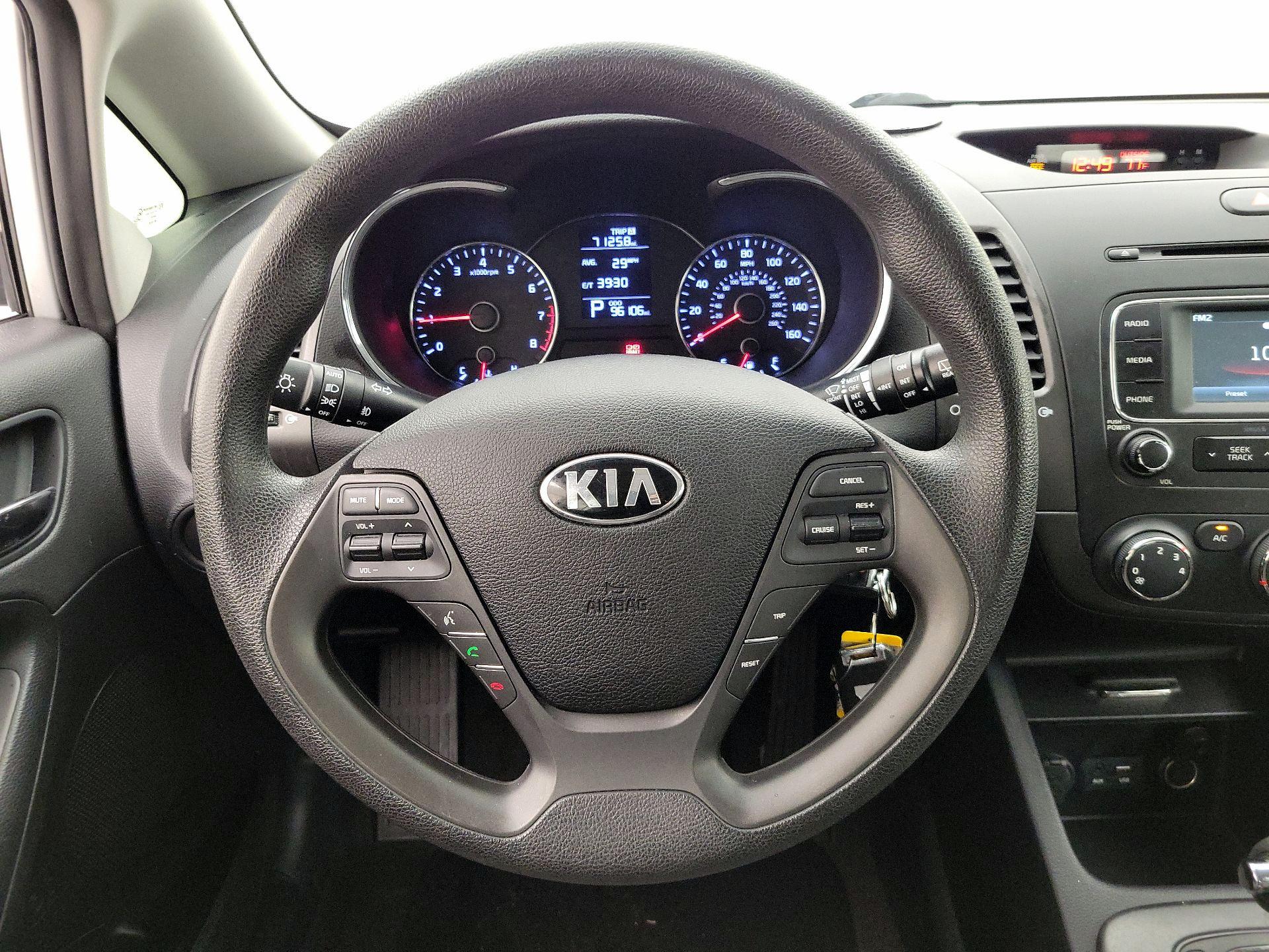 Thumbnail: 2016 Kia Forte - 10